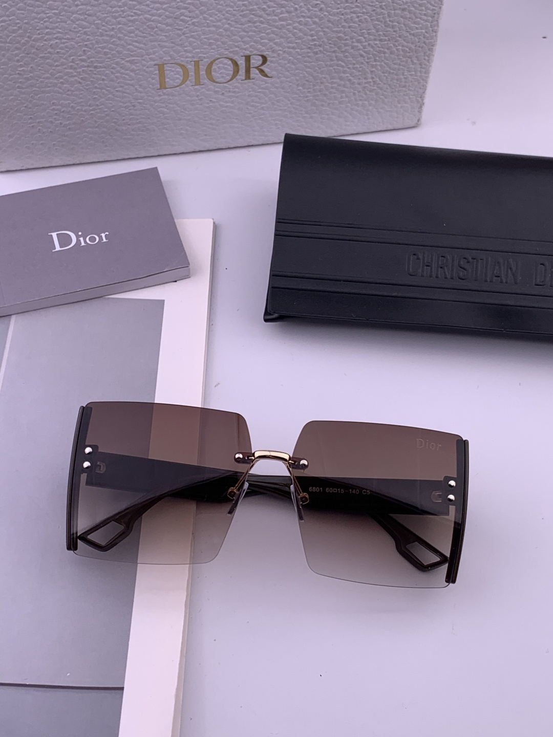 DIOR 新款女士方框太阳眼镜 开车墨镜 新款金属无框太阳镜 时尚大方 舒适轻盈 精致奢华 超轻 型号：