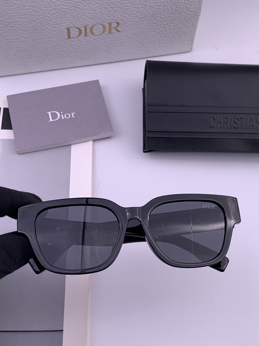 DIOR 新款女士方框太阳眼镜 开车墨镜 新款金属无框太阳镜 时尚大方 舒适轻盈 精致奢华 超轻 型号：