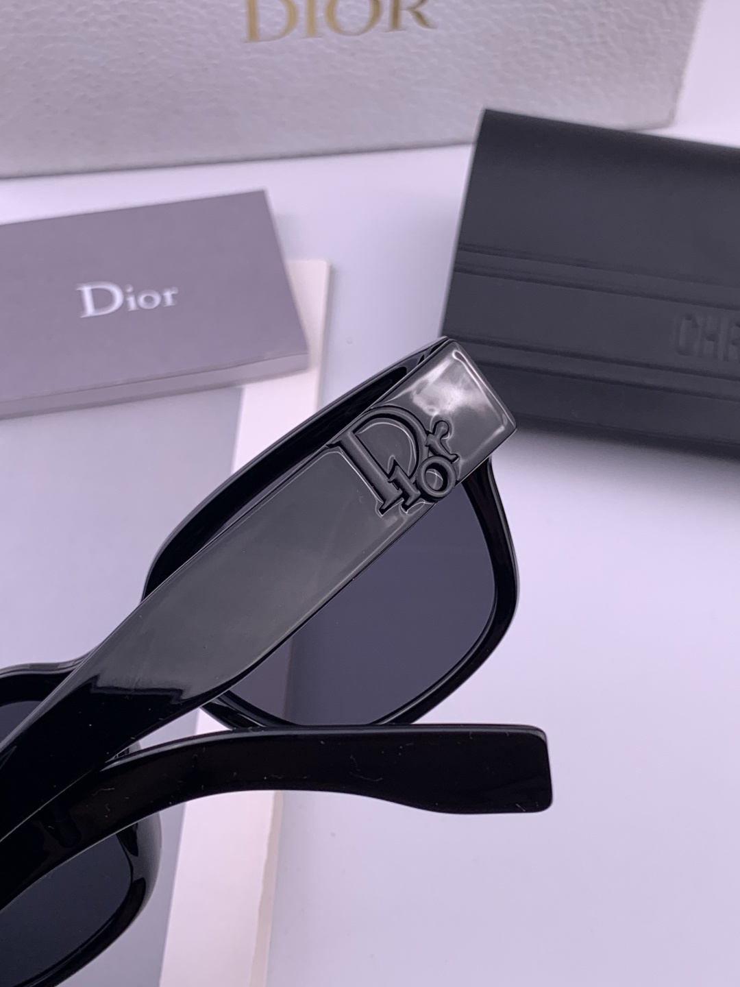 DIOR 新款女士方框太阳眼镜 开车墨镜 新款金属无框太阳镜 时尚大方 舒适轻盈 精致奢华 超轻 型号：