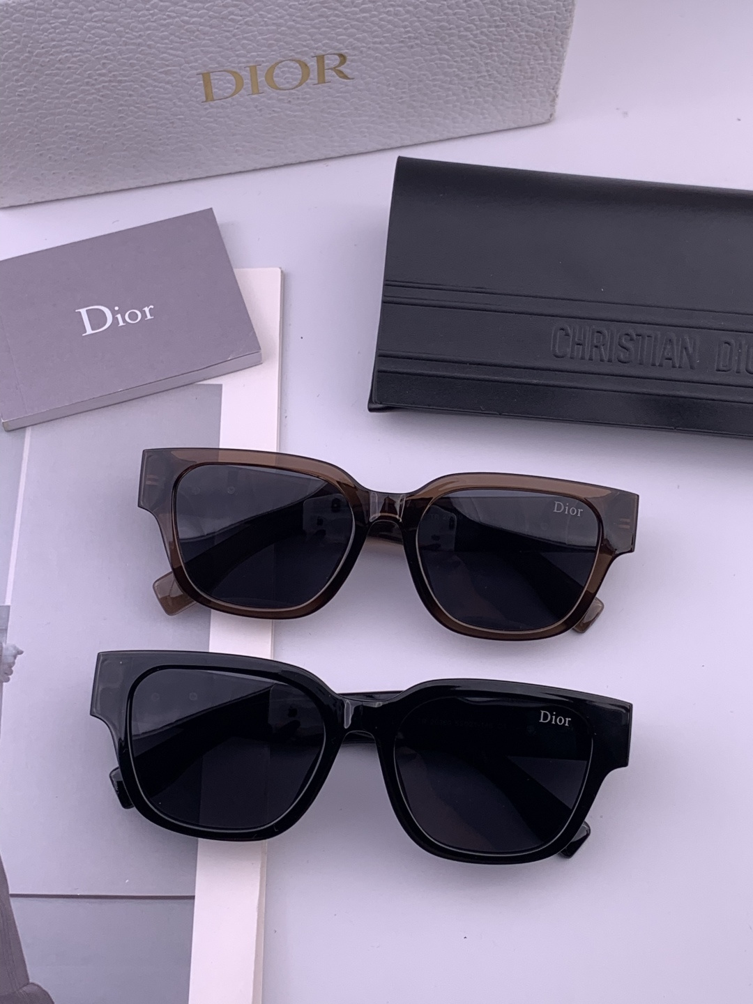 DIOR 新款女士方框太阳眼镜 开车墨镜 新款金属无框太阳镜 时尚大方 舒适轻盈 精致奢华 超轻 型号：