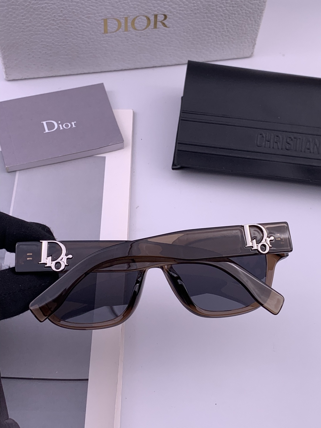 DIOR 新款女士方框太阳眼镜 开车墨镜 新款金属无框太阳镜 时尚大方 舒适轻盈 精致奢华 超轻 型号：