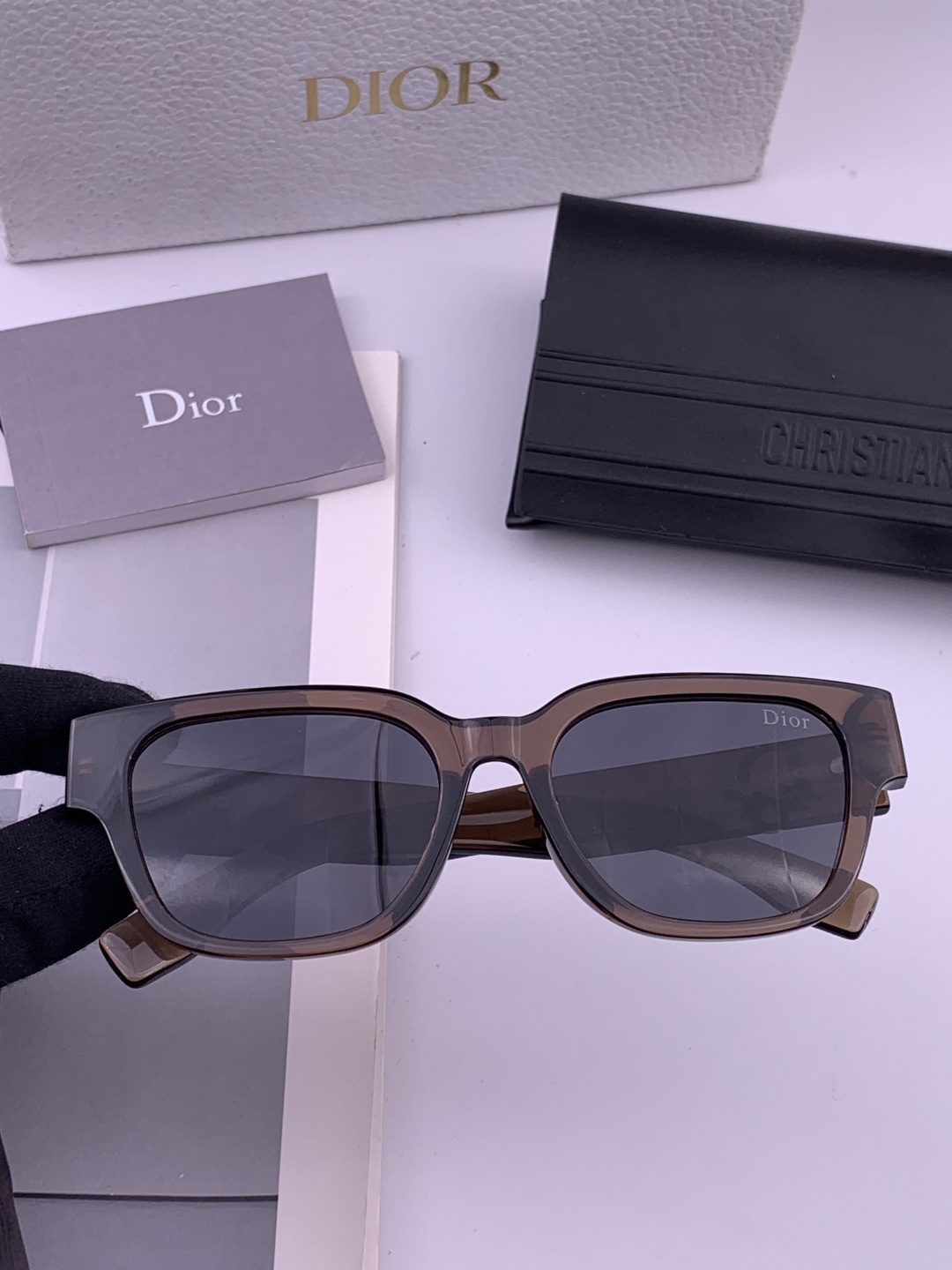 DIOR 新款女士方框太阳眼镜 开车墨镜 新款金属无框太阳镜 时尚大方 舒适轻盈 精致奢华 超轻 型号：