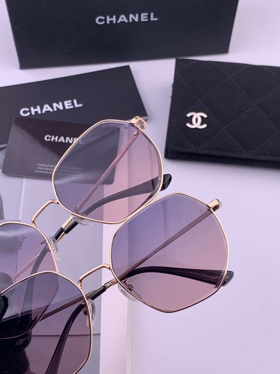 【CHANEL】香奈儿 新款尼龙偏光太眼镜，无框钻石 切边更有质感，大气女人范儿，大脸小脸都好看 ！型号