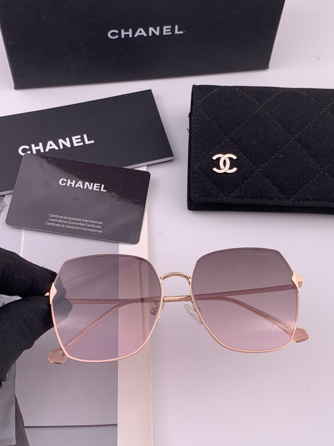 【CHANEL】香奈儿 新款尼龙偏光太眼镜，无框钻石 切边更有质感，大气女人范儿，大脸小脸都好看 ！型号
