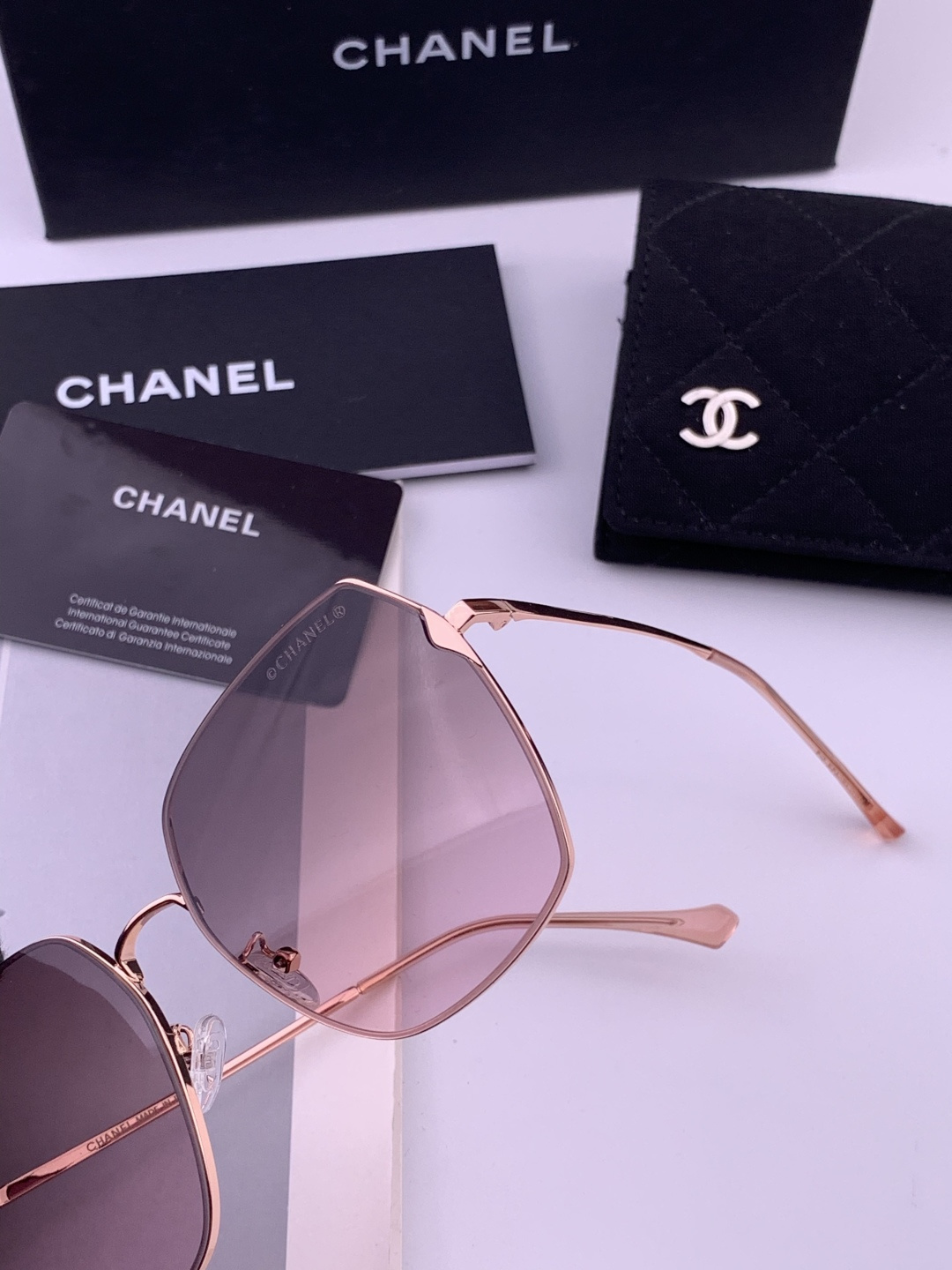 【CHANEL】香奈儿 新款尼龙偏光太眼镜，无框钻石 切边更有质感，大气女人范儿，大脸小脸都好看 ！型号