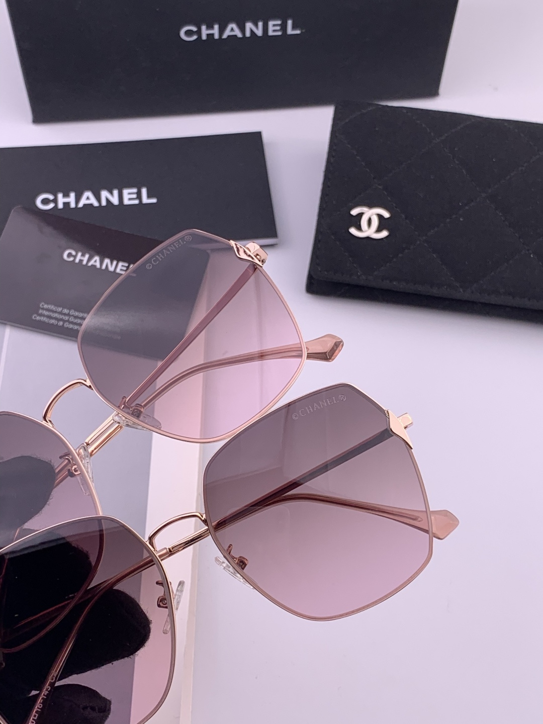 【CHANEL】香奈儿 新款尼龙偏光太眼镜，无框钻石 切边更有质感，大气女人范儿，大脸小脸都好看 ！型号