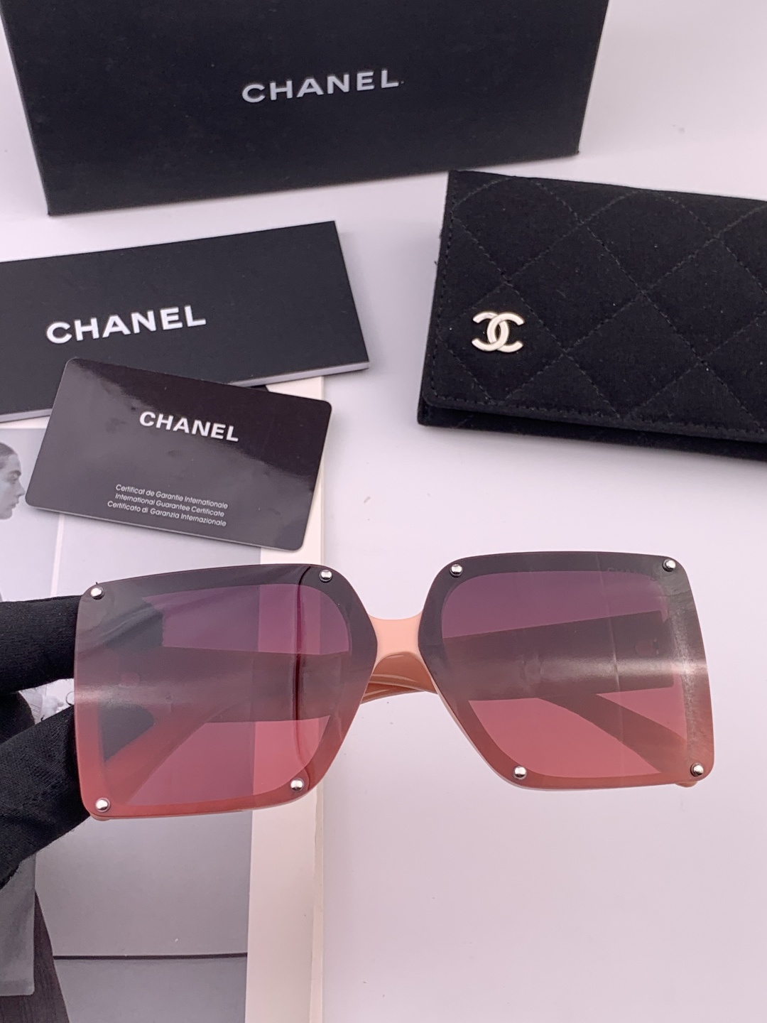 🔺CHANEL🔻官方早春新款，众多明星同款[色]香奈儿‼️‼️新款大框偏光墨镜 ，镜腿LOGO小珍珠🌈🌈