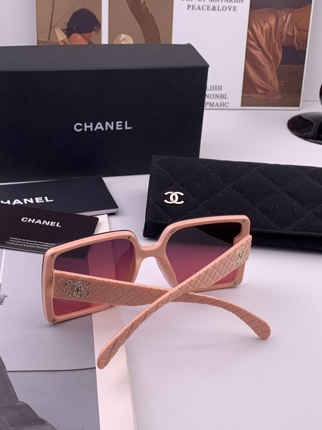 🔺CHANEL🔻官方早春新款，众多明星同款[色]香奈儿‼️‼️新款大框偏光墨镜 ，镜腿LOGO小珍珠🌈🌈