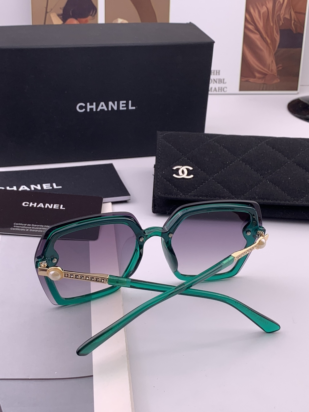 🔺CHANEL🔻官方早春新款，众多明星同款[色]香奈儿‼️‼️新款大框偏光墨镜 ，镜腿LOGO小珍珠🌈🌈