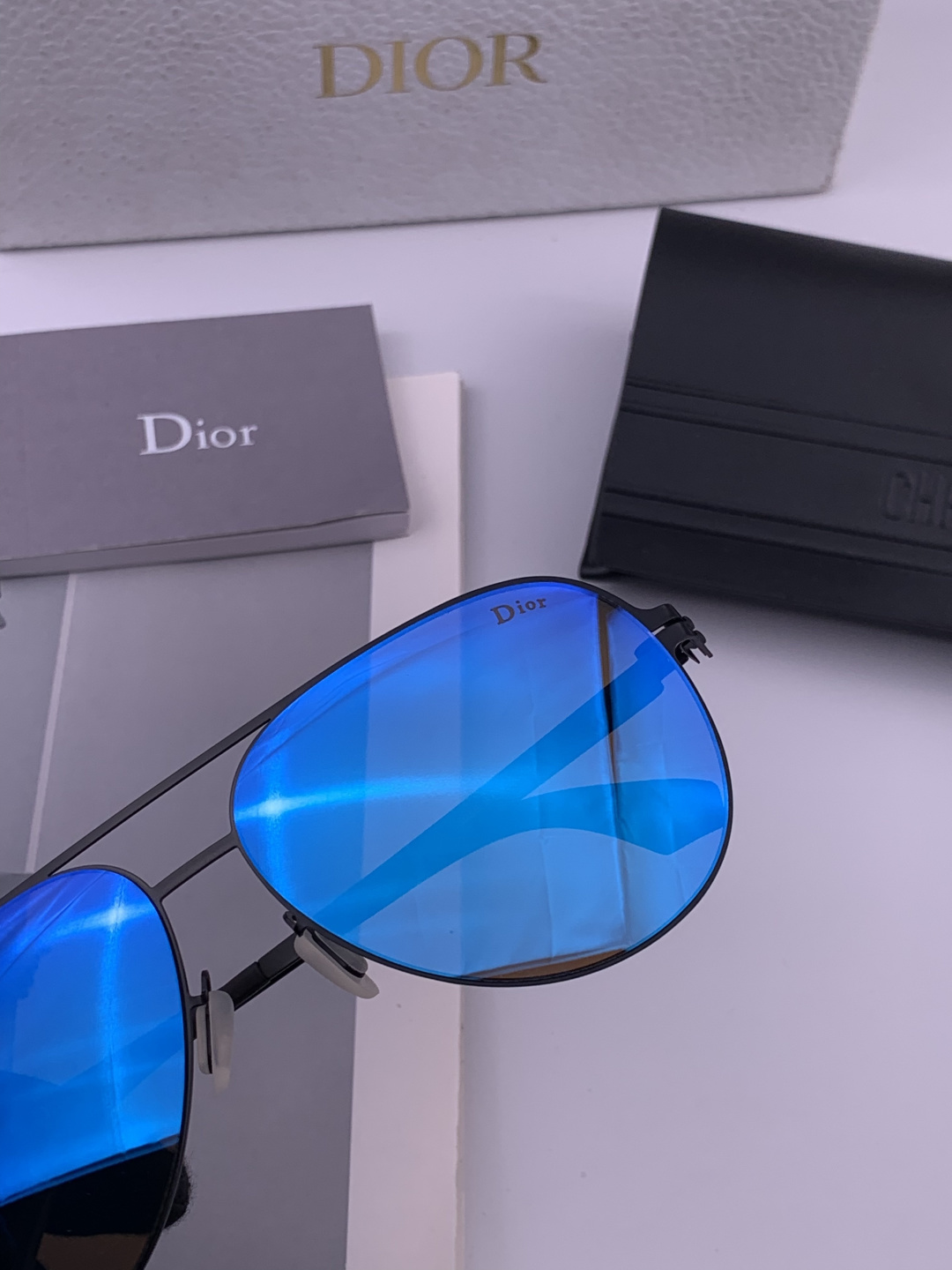 DIOR-迪奥 新款超轻无螺丝压不坏系列情侣款太阳镜高清尼龙镜片 商务旅行版 绅士高清太阳眼镜 （舒适薄