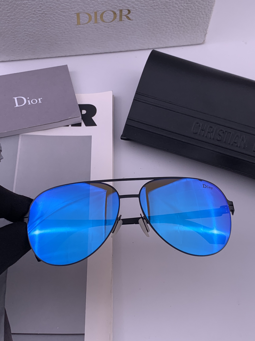 DIOR-迪奥 新款超轻无螺丝压不坏系列情侣款太阳镜高清尼龙镜片 商务旅行版 绅士高清太阳眼镜 （舒适薄