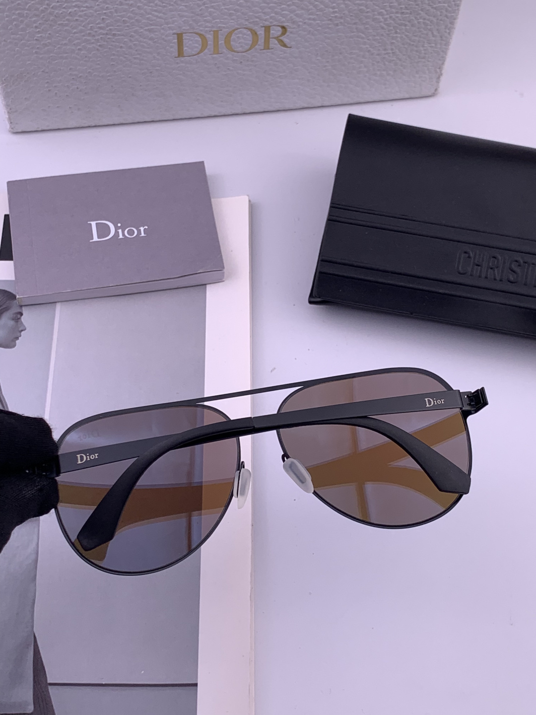 DIOR-迪奥 新款超轻无螺丝压不坏系列情侣款太阳镜高清尼龙镜片 商务旅行版 绅士高清太阳眼镜 （舒适薄