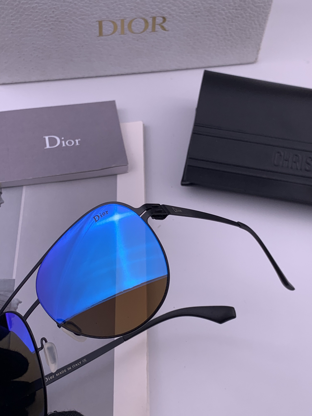 DIOR-迪奥 新款超轻无螺丝压不坏系列情侣款太阳镜高清尼龙镜片 商务旅行版 绅士高清太阳眼镜 （舒适薄