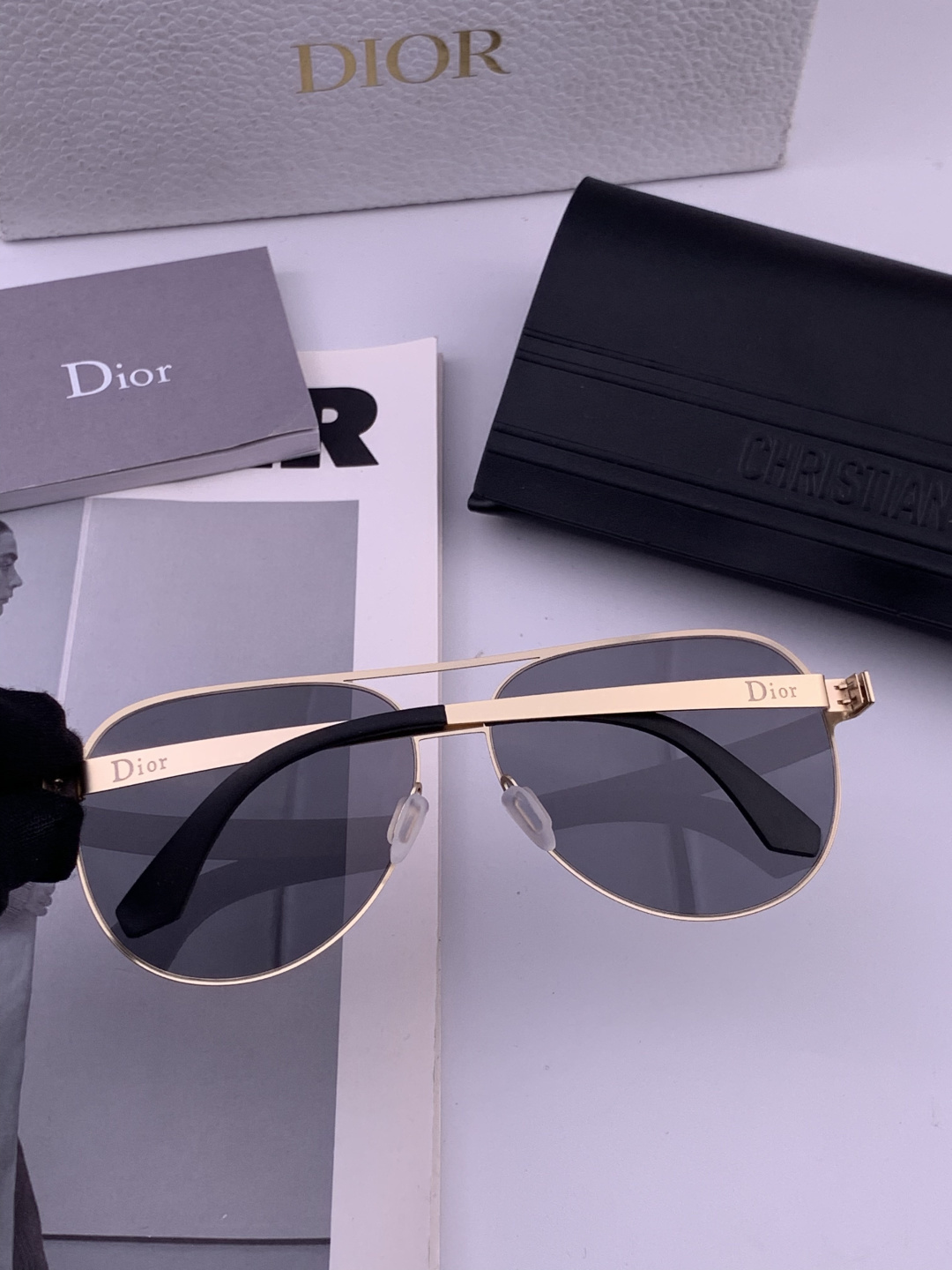 DIOR-迪奥 新款超轻无螺丝压不坏系列情侣款太阳镜高清尼龙镜片 商务旅行版 绅士高清太阳眼镜 （舒适薄
