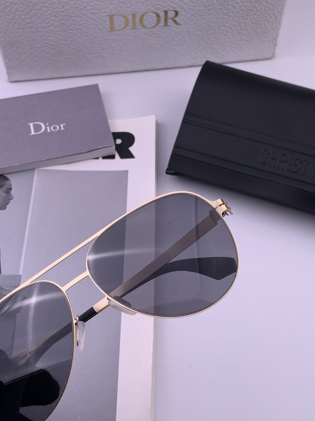 DIOR-迪奥 新款超轻无螺丝压不坏系列情侣款太阳镜高清尼龙镜片 商务旅行版 绅士高清太阳眼镜 （舒适薄