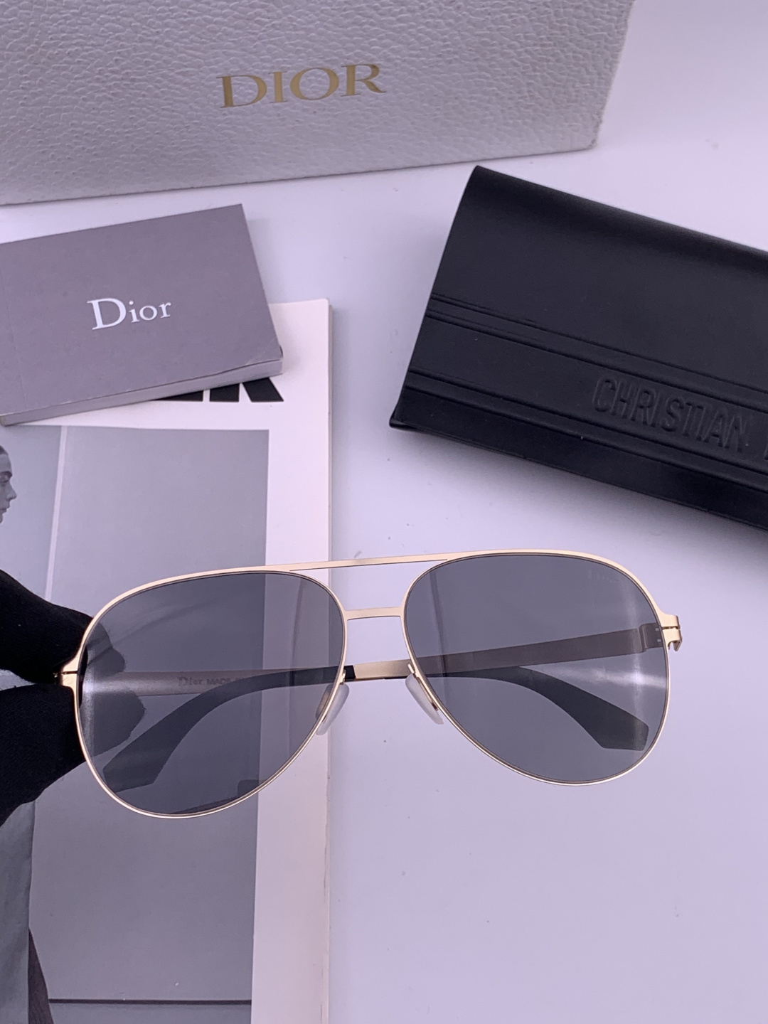 DIOR-迪奥 新款超轻无螺丝压不坏系列情侣款太阳镜高清尼龙镜片 商务旅行版 绅士高清太阳眼镜 （舒适薄