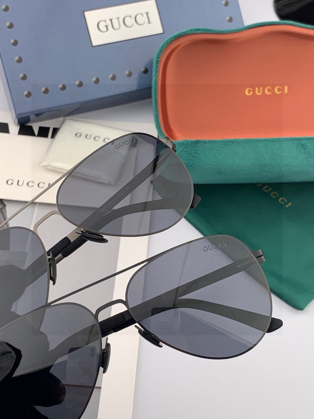 ♦️ GUCCI 新款男女情侣款太阳镜多边形墨镜iP电镀永不褪色 超轻超有弹性整幅眼镜无螺丝重要的是压不