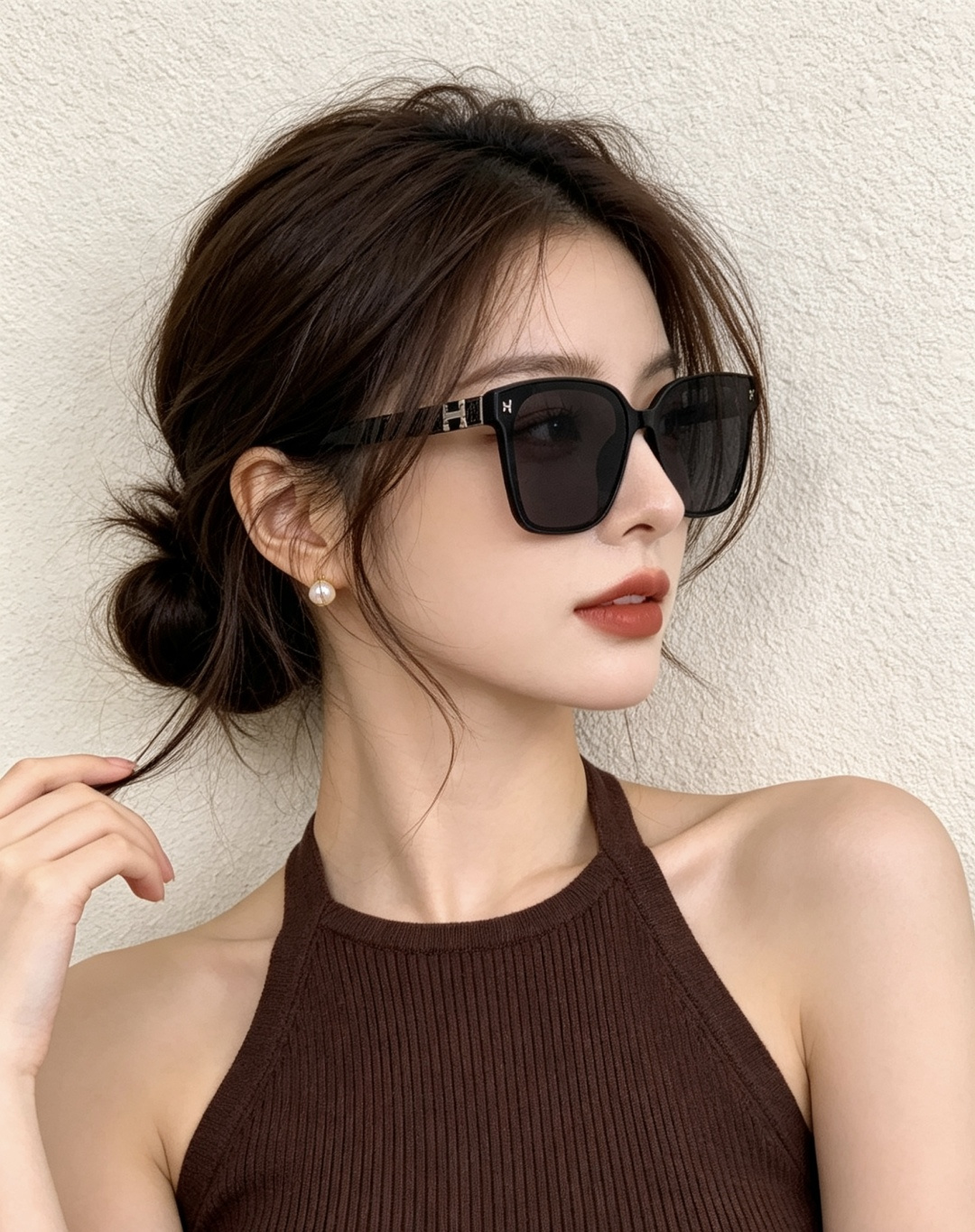 爱马仕 经典的方框设计，不挑脸型，无论搭配大衣还是连衣裙都非常显气质镜片预防紫外线 型号：H0305