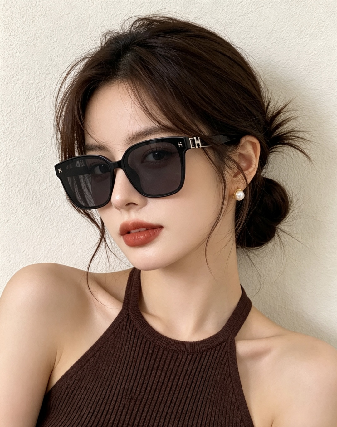 爱马仕 经典的方框设计，不挑脸型，无论搭配大衣还是连衣裙都非常显气质镜片预防紫外线 型号：H0305