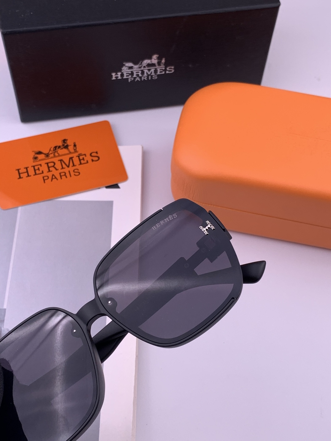 HERMES 爱马仕 开春新款🎈原版出货 网红超爆款💙经典奢华全球风[强][酷][亲亲] 时尚方框太阳镜