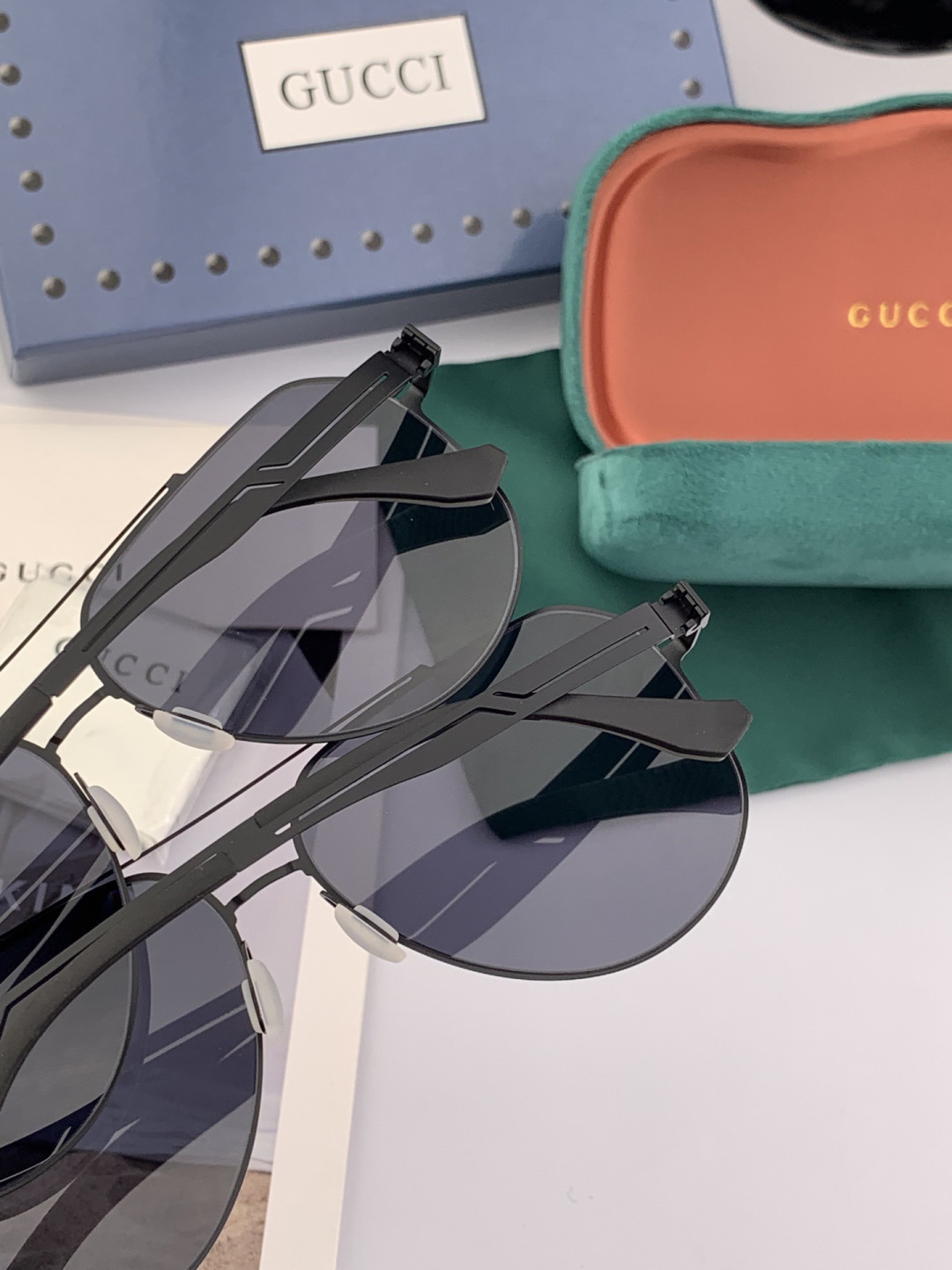 ♦️ GUCCI 新款男女情侣款太阳镜iP电镀永不褪色 超轻超有弹性整幅眼镜无螺丝重要的是压不坏 高清尼