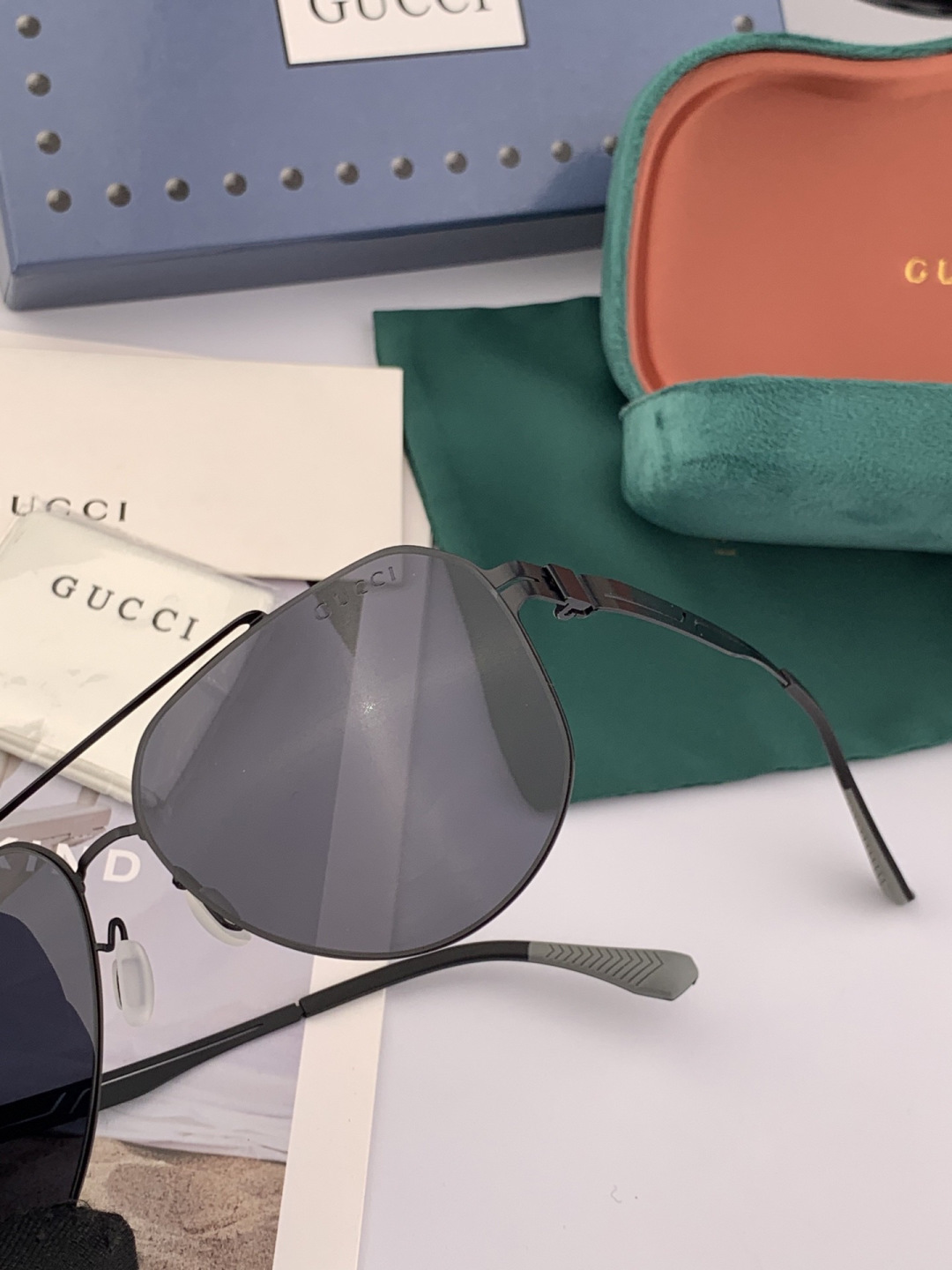 ♦️ GUCCI 新款男女情侣款太阳镜iP电镀永不褪色 超轻超有弹性整幅眼镜无螺丝重要的是压不坏 高清尼