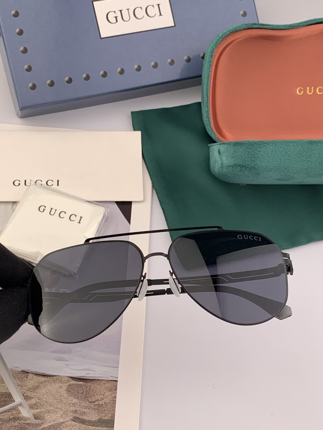 ♦️ GUCCI 新款男女情侣款太阳镜iP电镀永不褪色 超轻超有弹性整幅眼镜无螺丝重要的是压不坏 高清尼