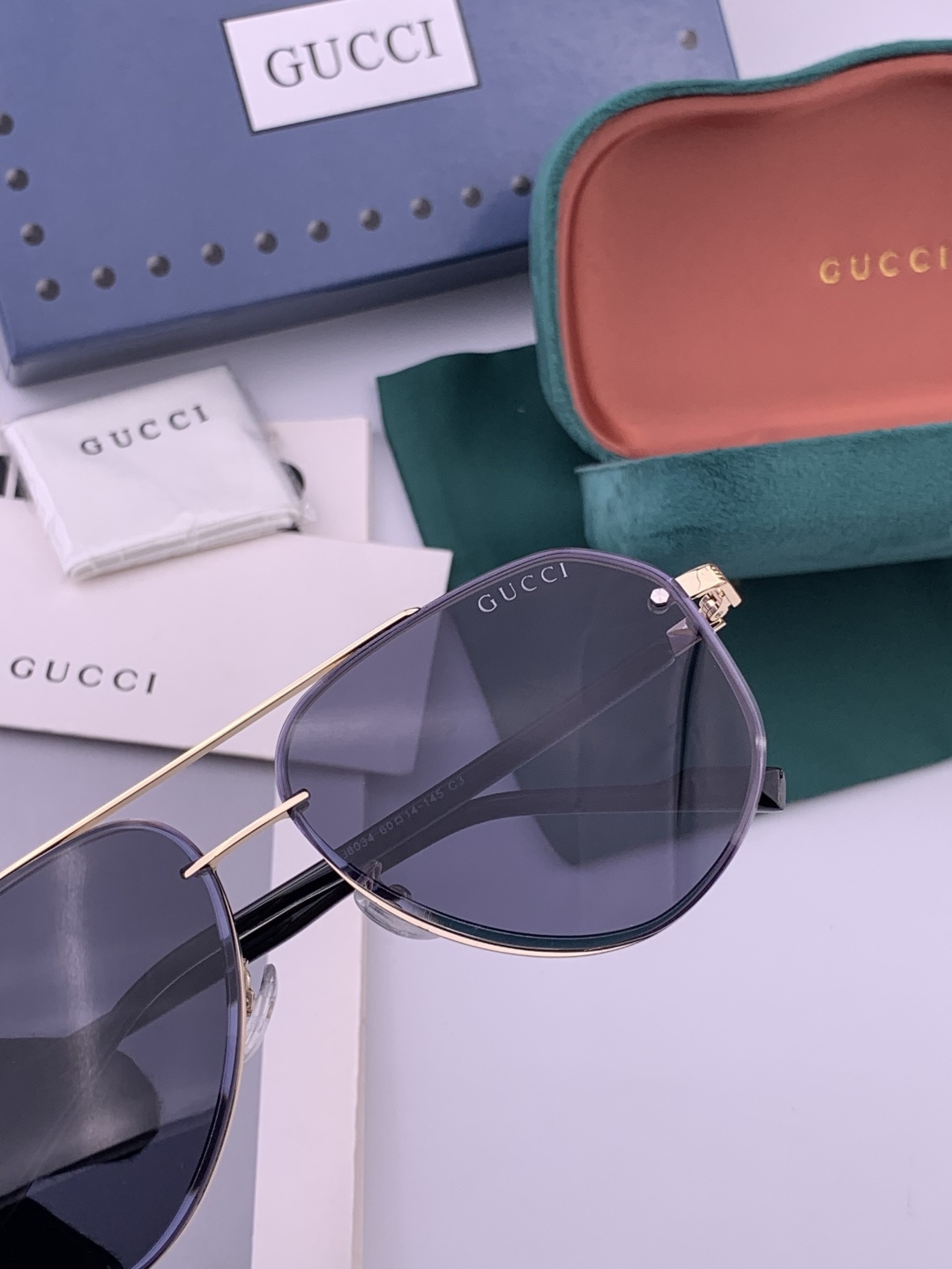 Gucci 男款炫彩飞行员偏光太阳镜 ❤️材质：高清尼龙加厚卡槽高清偏光镜片 🌹无边框镜架💕颜👍型号：G