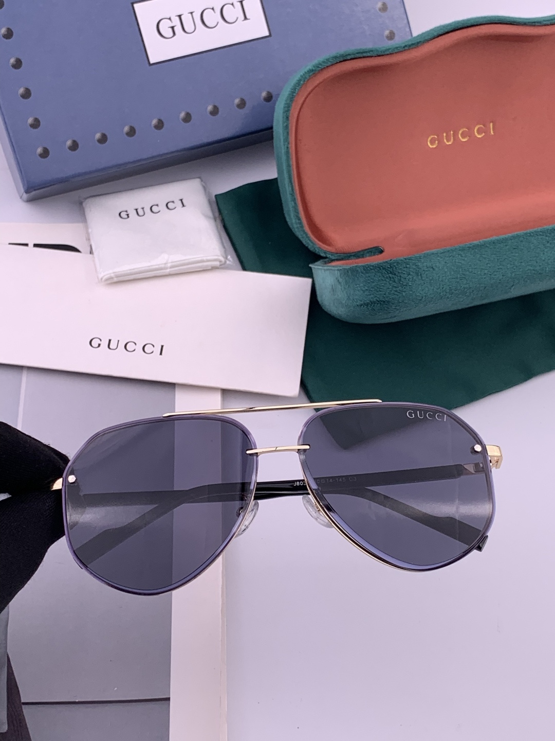Gucci 男款炫彩飞行员偏光太阳镜 ❤️材质：高清尼龙加厚卡槽高清偏光镜片 🌹无边框镜架💕颜👍型号：G