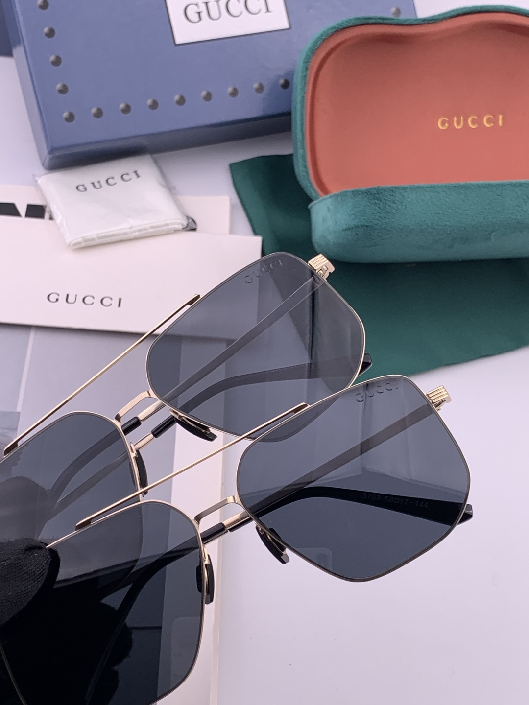 Gucci 男款炫彩飞行员偏光太阳镜 ❤️材质：高清尼龙加厚卡槽高清偏光镜片 🌹无边框镜架💕颜👍型号：G