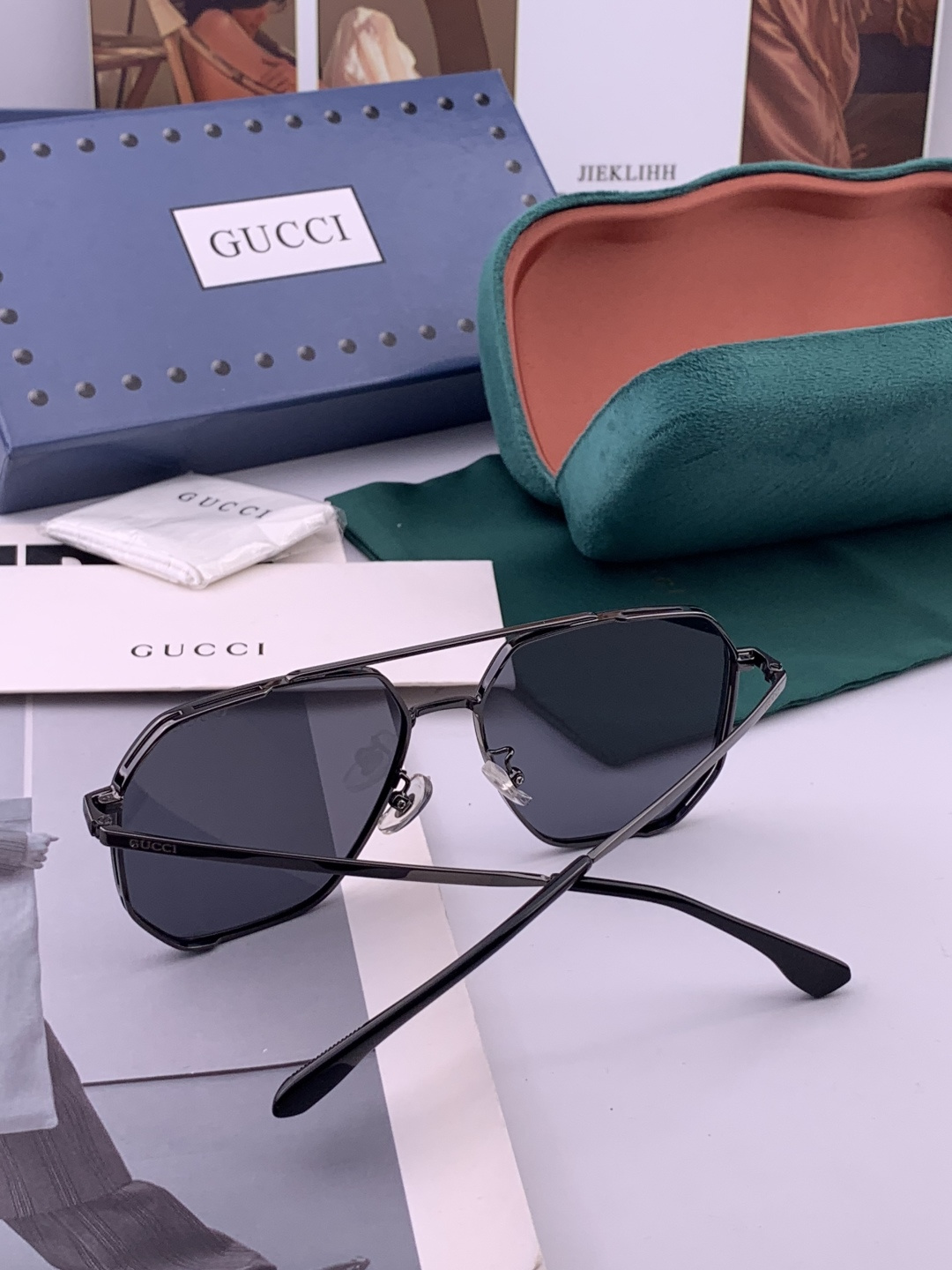 Gucci 男款炫彩飞行员偏光太阳镜 ❤️材质：高清尼龙加厚卡槽高清偏光镜片 🌹无边框镜架💕颜👍型号：G
