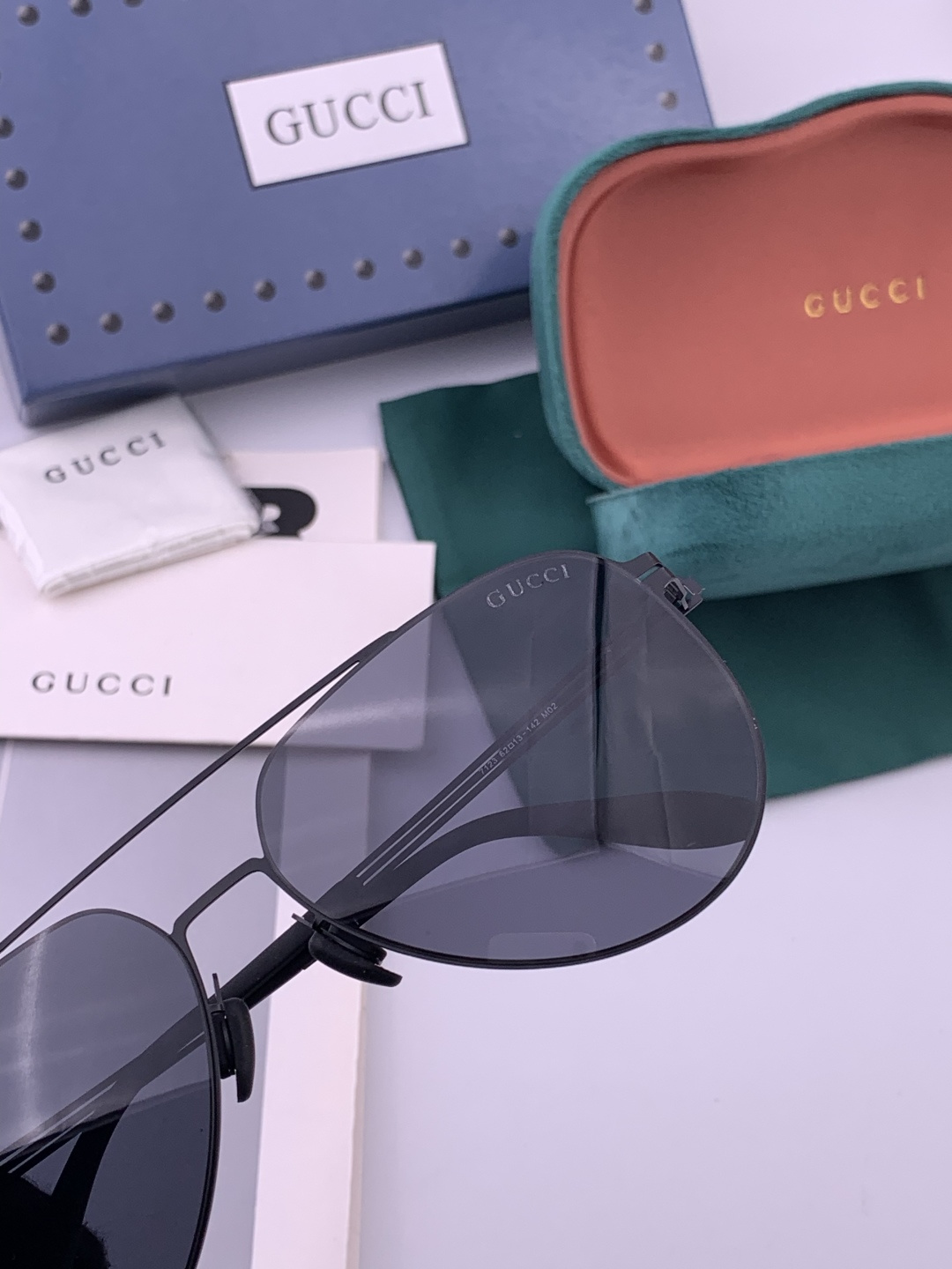 Gucci 春夏新款超轻无螺丝压不坏系列情侣款太阳镜高清尼龙镜片🦅完美品质，适合各种脸型，经典太阳镜亮相