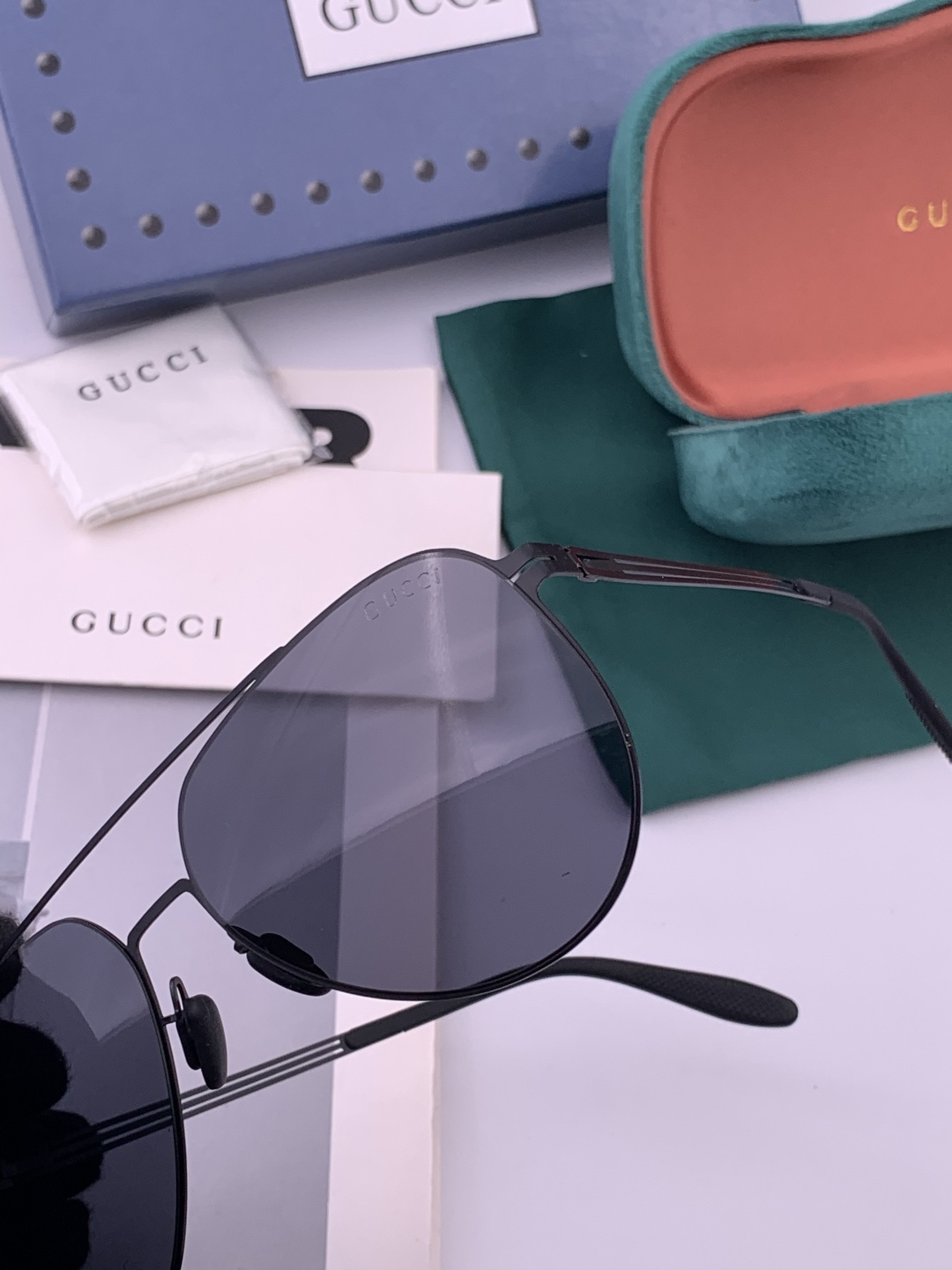Gucci 春夏新款超轻无螺丝压不坏系列情侣款太阳镜高清尼龙镜片🦅完美品质，适合各种脸型，经典太阳镜亮相