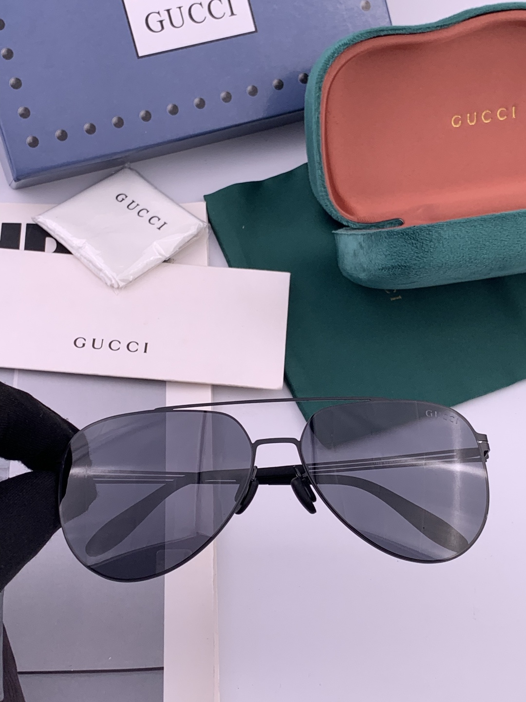 Gucci 春夏新款超轻无螺丝压不坏系列情侣款太阳镜高清尼龙镜片🦅完美品质，适合各种脸型，经典太阳镜亮相