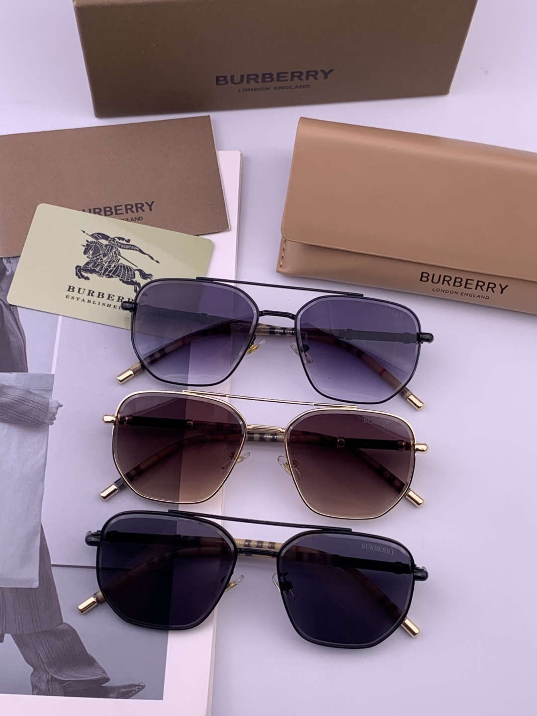 BURBERRY 巴宝莉 男士太阳眼镜 🕶🕶正版蛤蟆 太阳镜💋💋👣👣 高品质 不挑脸 火的狠 🍁🍁💯💯🐝