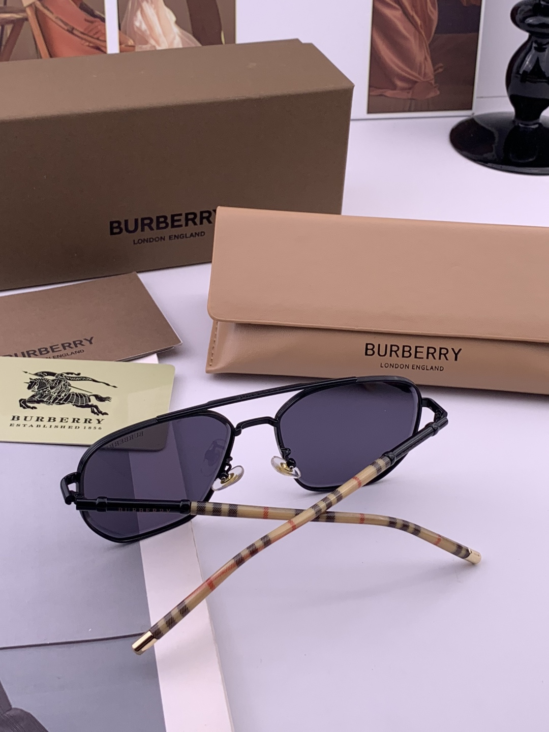 BURBERRY 巴宝莉 男士太阳眼镜 🕶🕶正版蛤蟆 太阳镜💋💋👣👣 高品质 不挑脸 火的狠 🍁🍁💯💯🐝