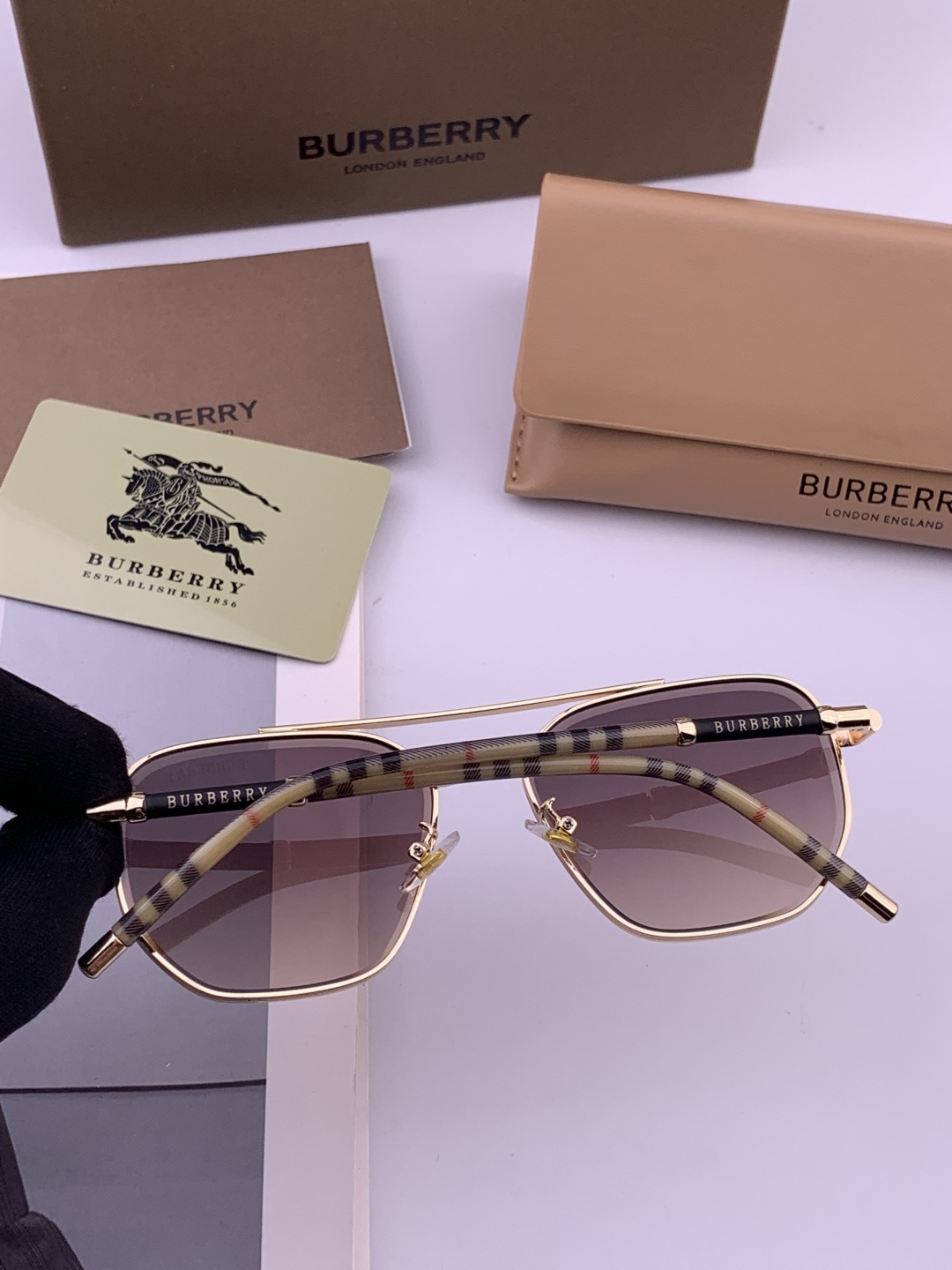 BURBERRY 巴宝莉 男士太阳眼镜 🕶🕶正版蛤蟆 太阳镜💋💋👣👣 高品质 不挑脸 火的狠 🍁🍁💯💯🐝