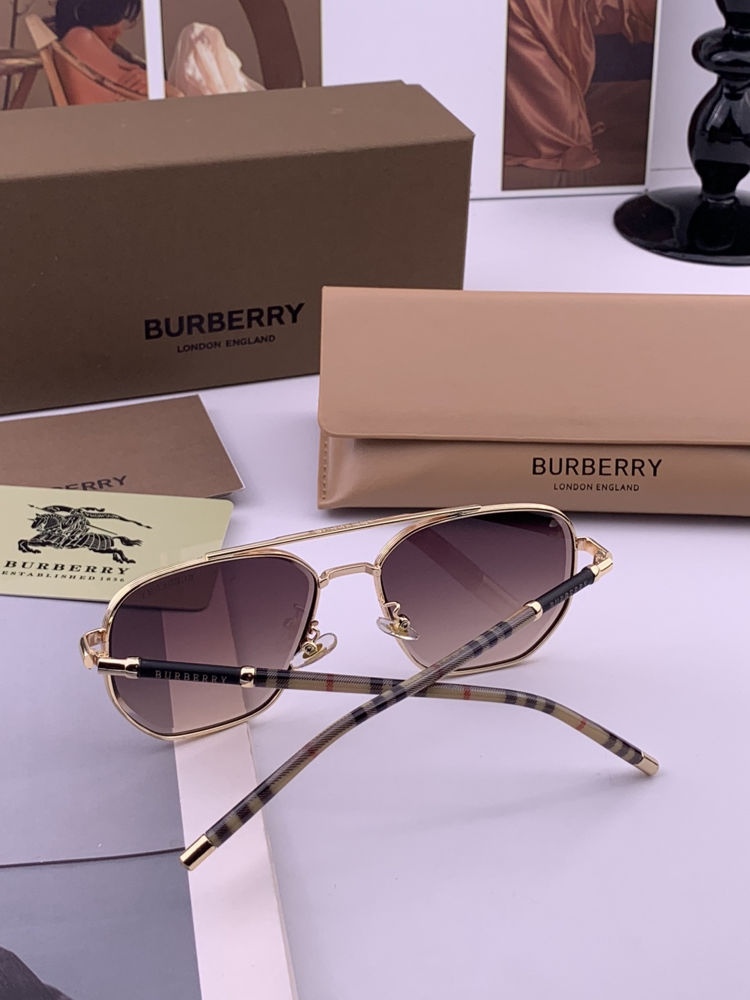BURBERRY 巴宝莉 男士太阳眼镜 🕶🕶正版蛤蟆 太阳镜💋💋👣👣 高品质 不挑脸 火的狠 🍁🍁💯💯🐝