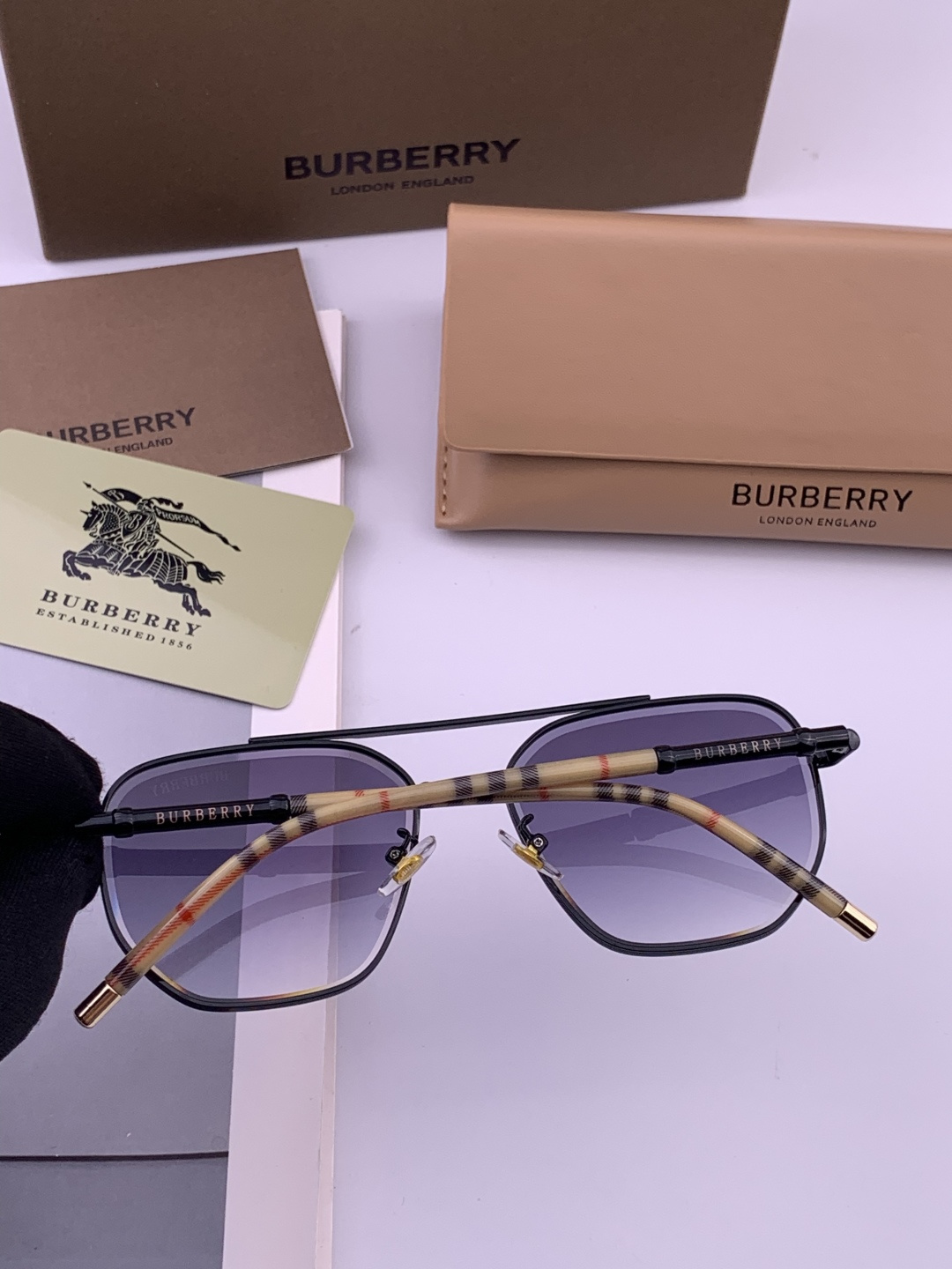 BURBERRY 巴宝莉 男士太阳眼镜 🕶🕶正版蛤蟆 太阳镜💋💋👣👣 高品质 不挑脸 火的狠 🍁🍁💯💯🐝