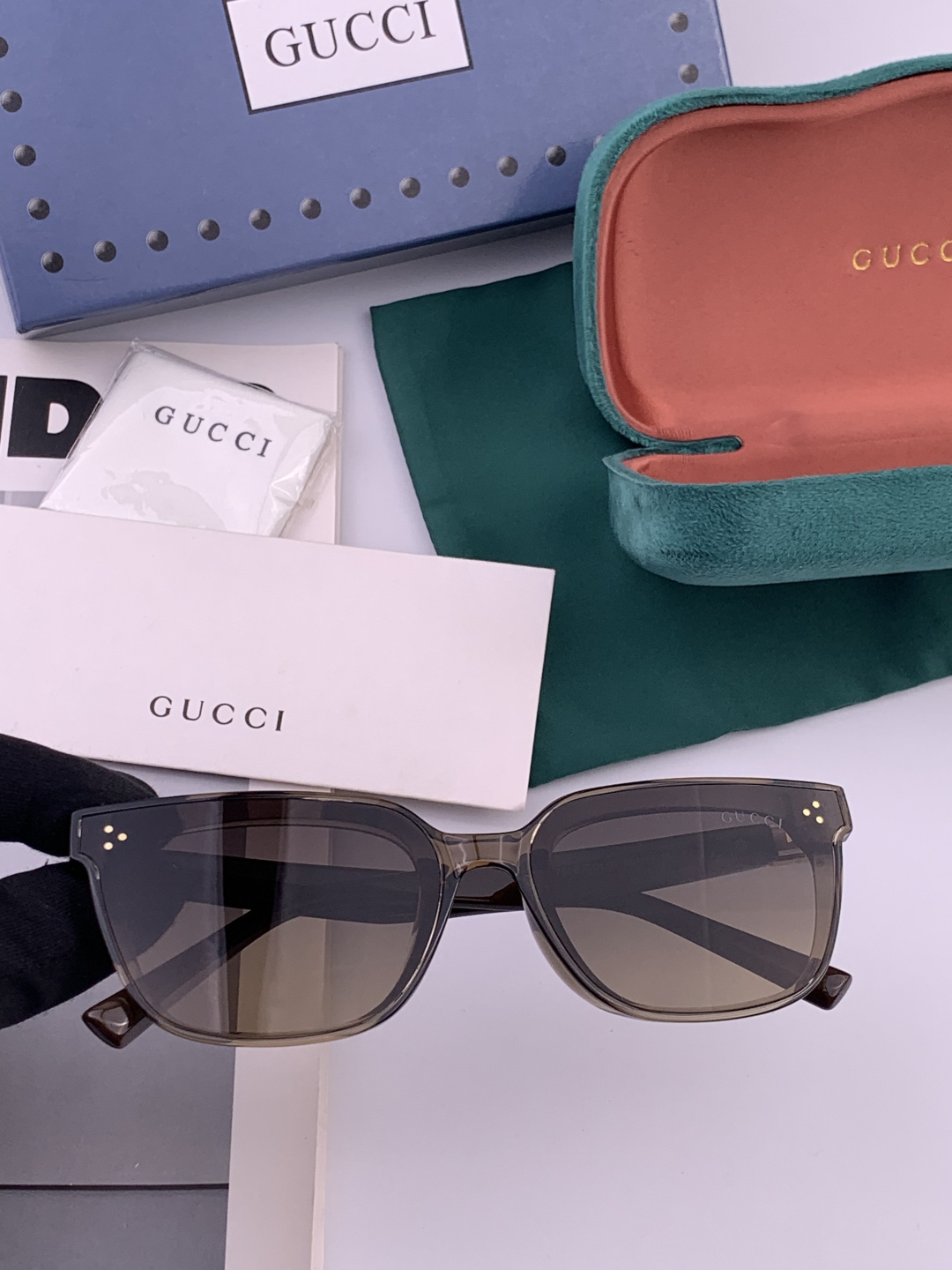 GUCCI 新款连体尼龙偏光太眼镜，情侣款时尚方框太阳镜佩戴舒适网红潮流款墨镜，大气女人范儿，大脸小脸都