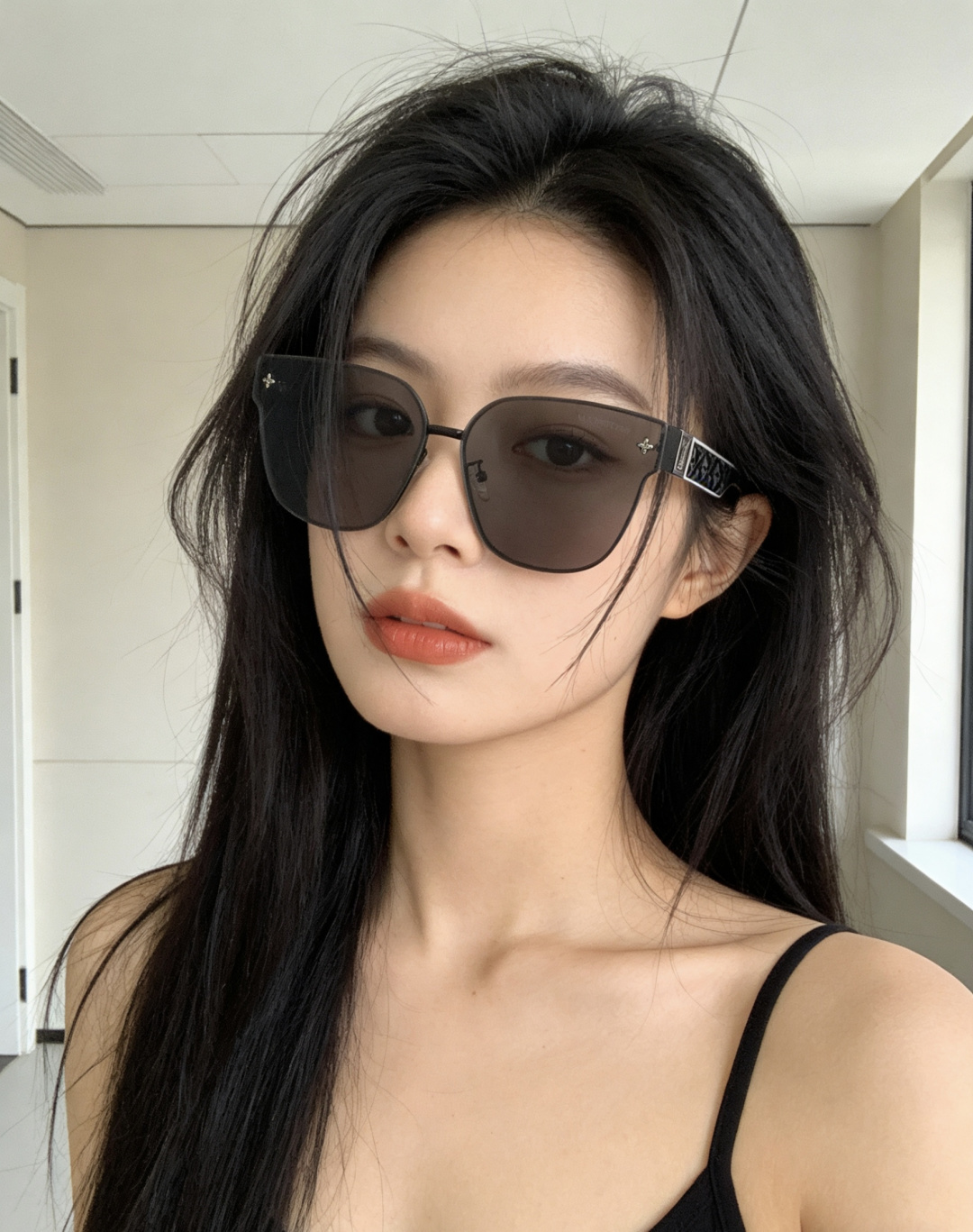 【尼龙偏光系列】lv大框太阳镜墨镜经典的方框设计，不挑脸型，无论搭配大衣还是连衣裙都非常显气质尼龙偏光镜