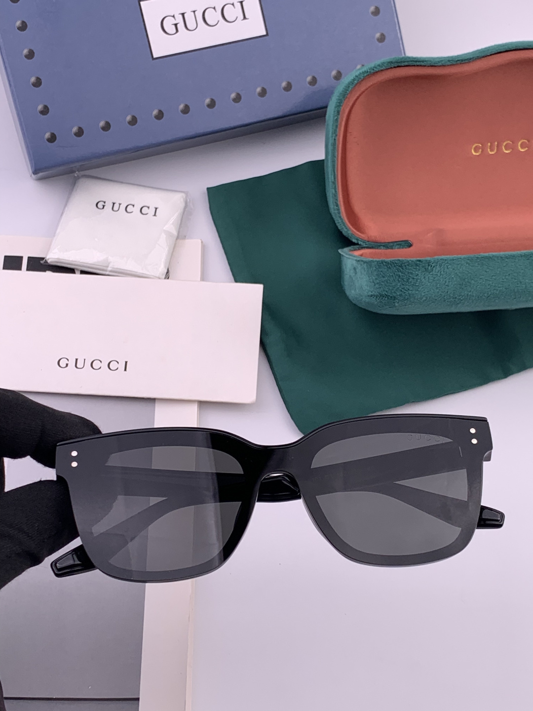 GUCCI 新款连体尼龙偏光太眼镜，情侣款时尚方框太阳镜佩戴舒适网红潮流款墨镜，大气女人范儿，大脸小脸都