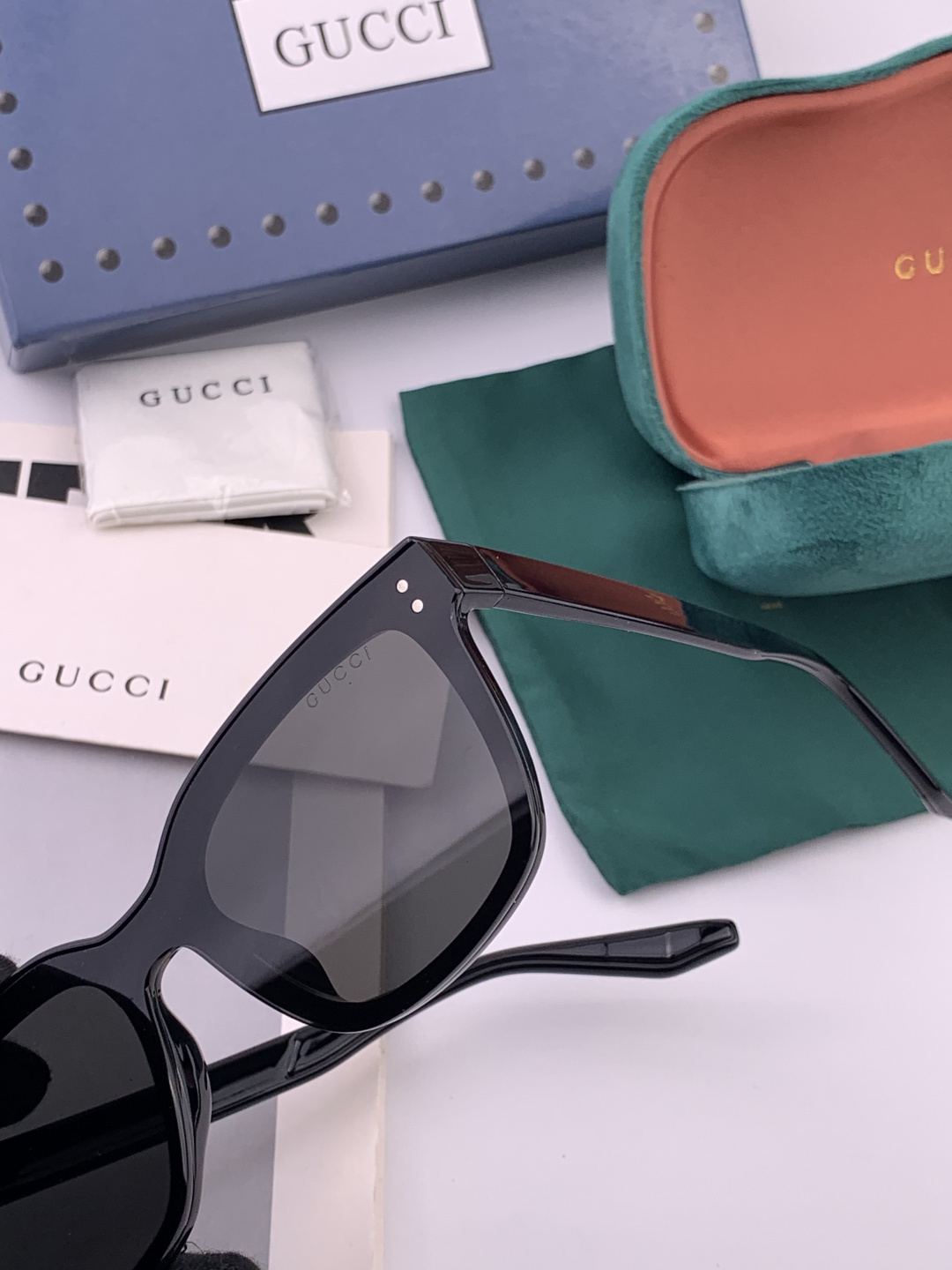 GUCCI 新款连体尼龙偏光太眼镜，情侣款时尚方框太阳镜佩戴舒适网红潮流款墨镜，大气女人范儿，大脸小脸都