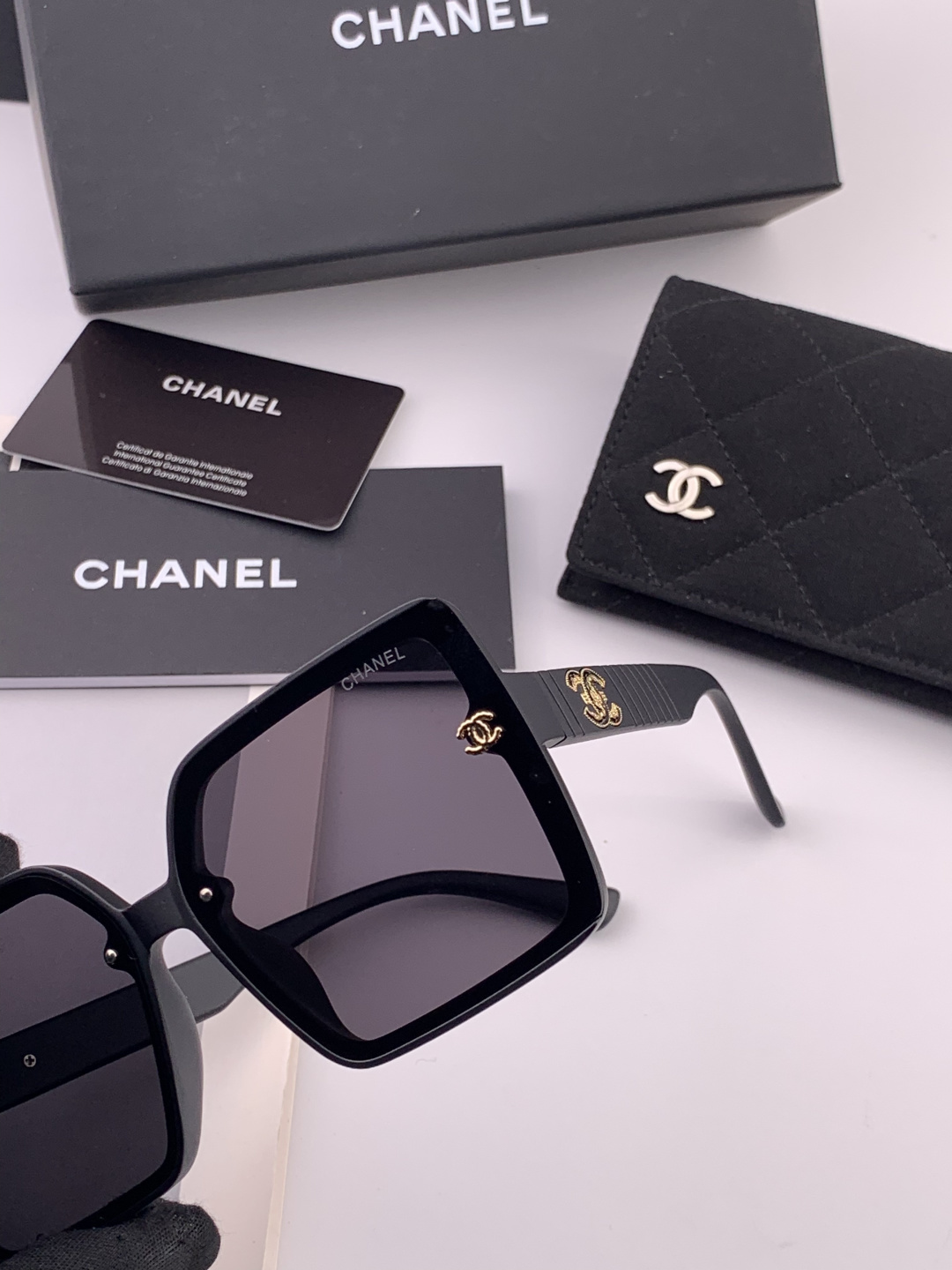 【CHANEL】香奈儿 新款潮流爆款 时尚方框太阳镜 佩戴舒适 网红潮款墨镜 女士高清加厚偏光太阳镜🕶️