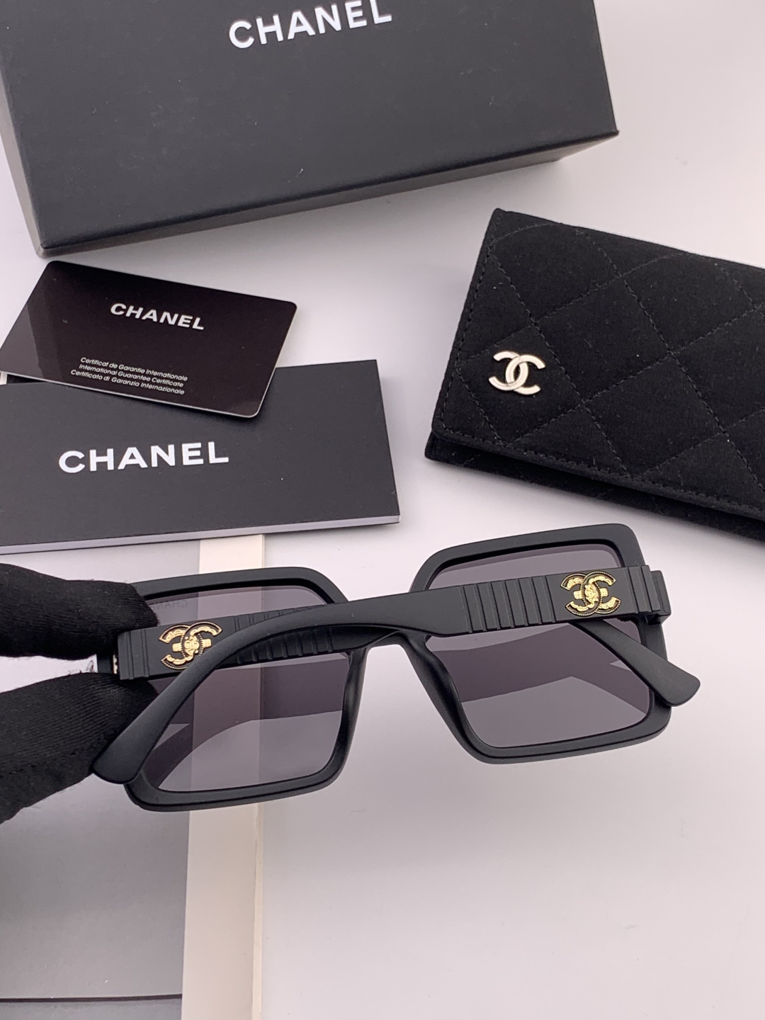 【CHANEL】香奈儿 新款潮流爆款 时尚方框太阳镜 佩戴舒适 网红潮款墨镜 女士高清加厚偏光太阳镜🕶️