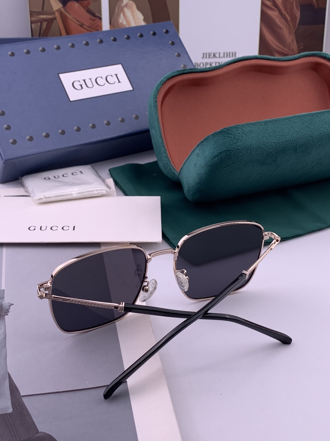 GUCCI 官网同步。 高品质男女款墨镜 👍 进口宝丽来偏光镜片 。蛤蟆镜 开车钓鱼都可 。型号：G12