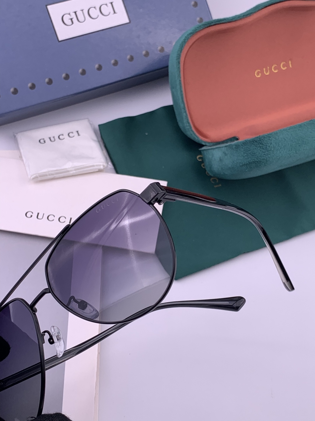Gucci 。 高品质男女款墨镜 👍 进口宝丽来偏光镜片 。蛤蟆镜 开车钓鱼都可 。百搭显瘦墨镜韩版男士