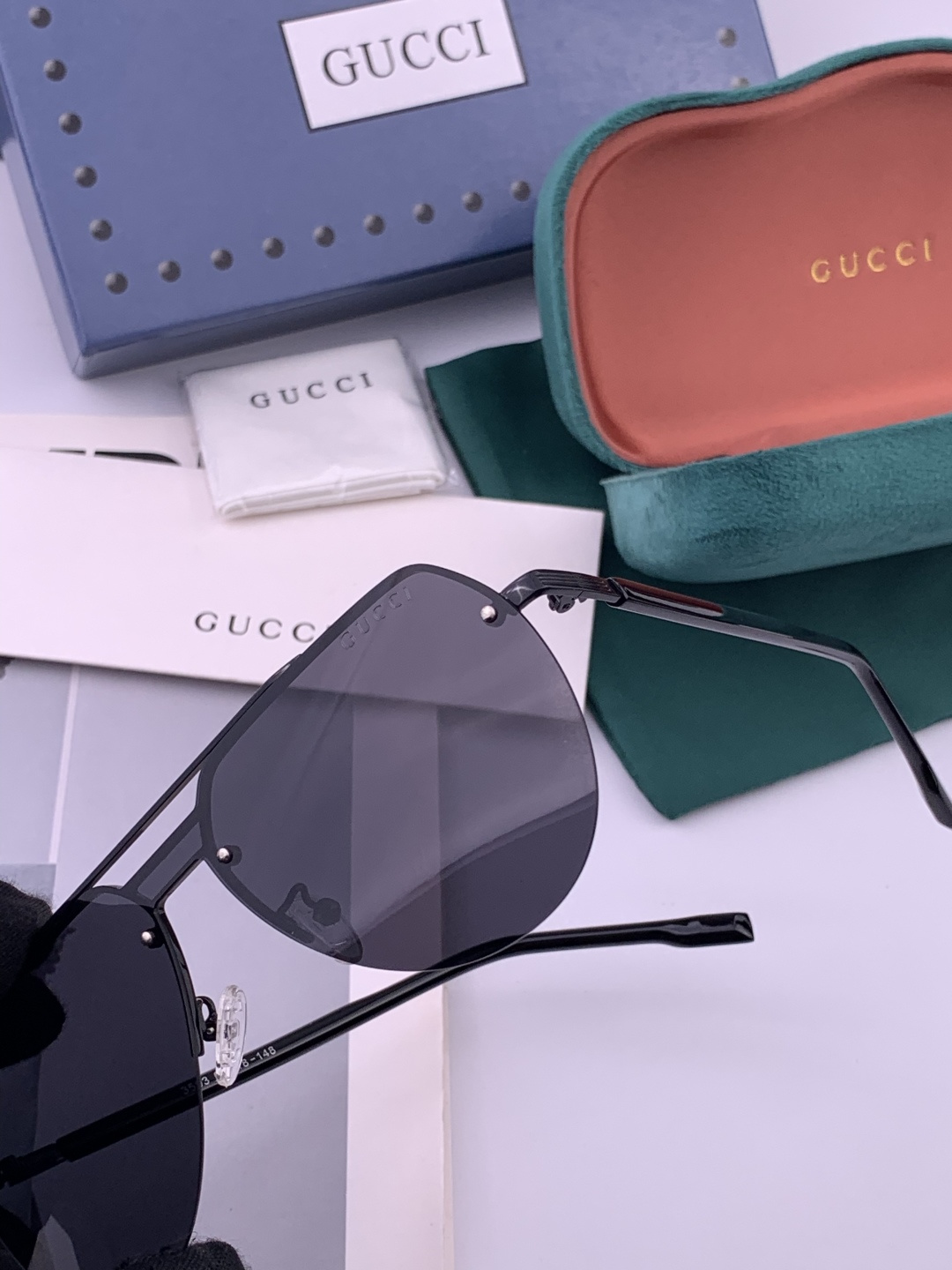 Gucci 。 高品质男女款墨镜 👍 进口宝丽来偏光镜片 。蛤蟆镜 开车钓鱼都可 。百搭显瘦墨镜韩版男士