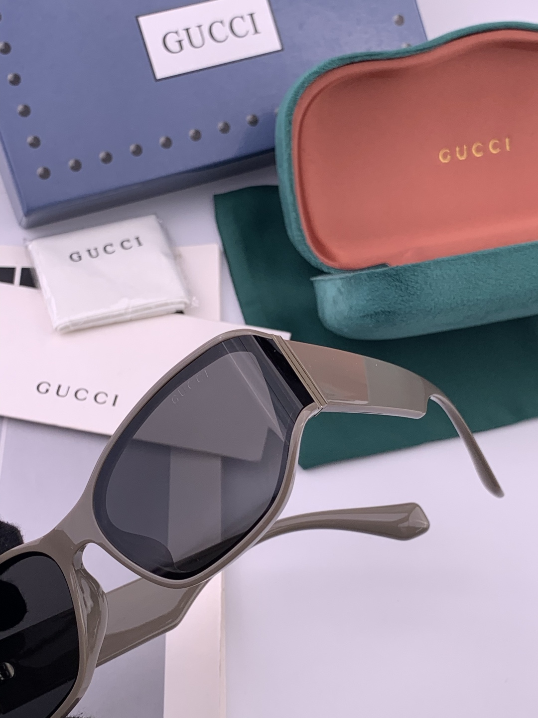 🔺 【GUCCI】开春新款 潮流爆款 时尚方框偏光太阳镜 高品质 佩戴舒适 网红潮款墨镜 女士高清尼龙偏