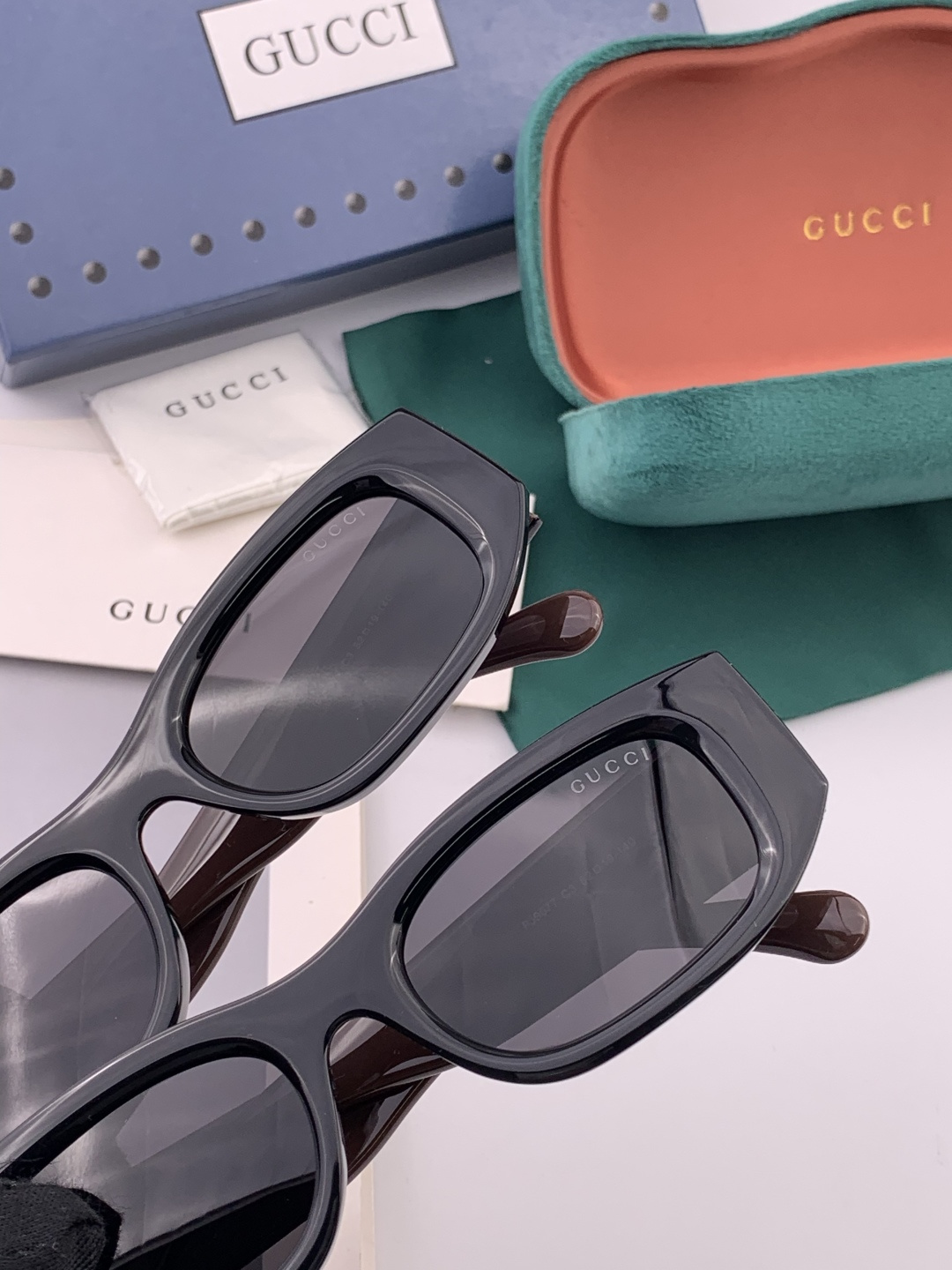 🔺 【GUCCI】开春新款 潮流爆款 时尚小框偏光太阳镜 高品质 佩戴舒适 网红潮款墨镜 型号：G790